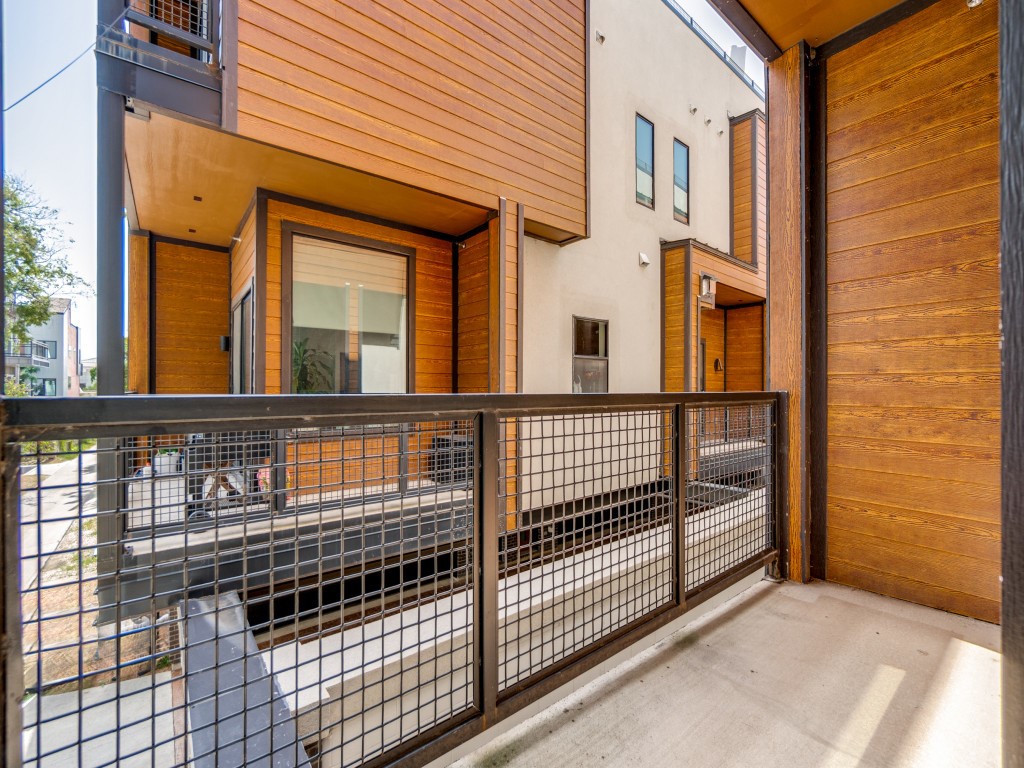 429 W 9th Street 204