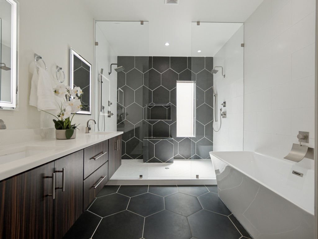 429 W 9th Street 204