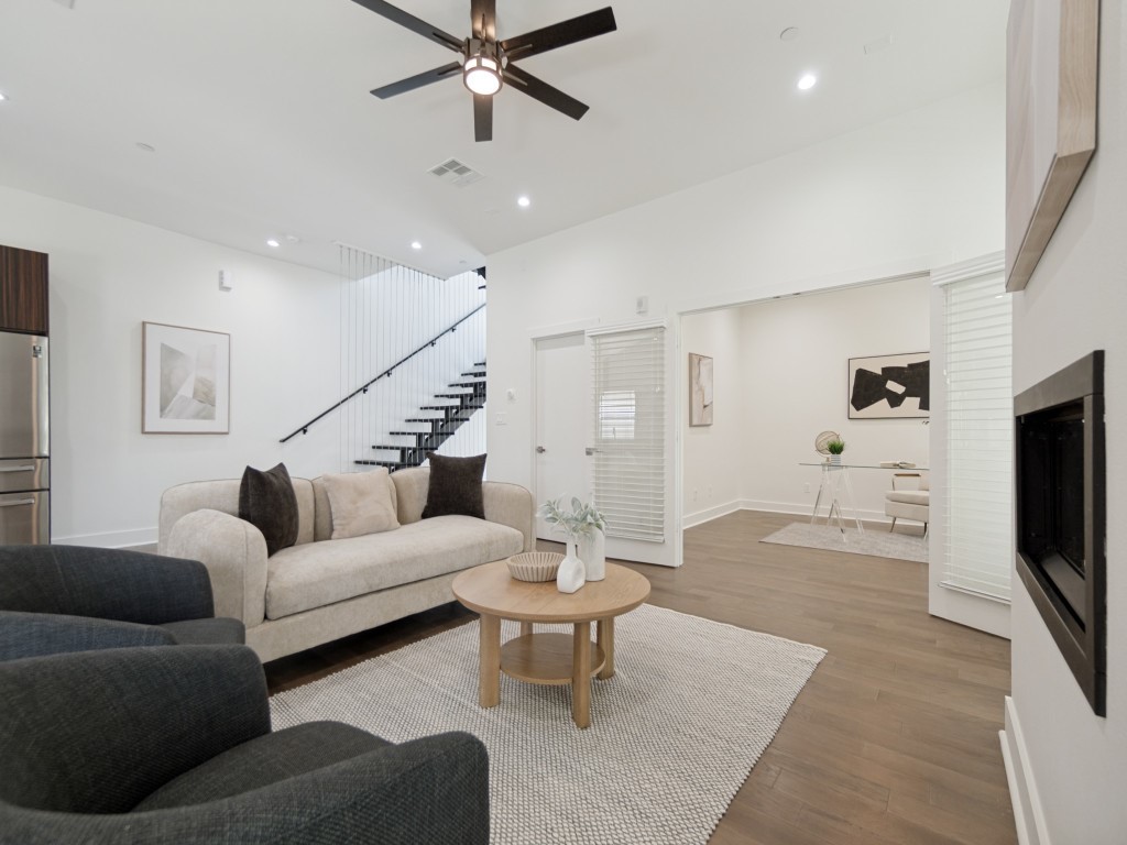 429 W 9th Street 204