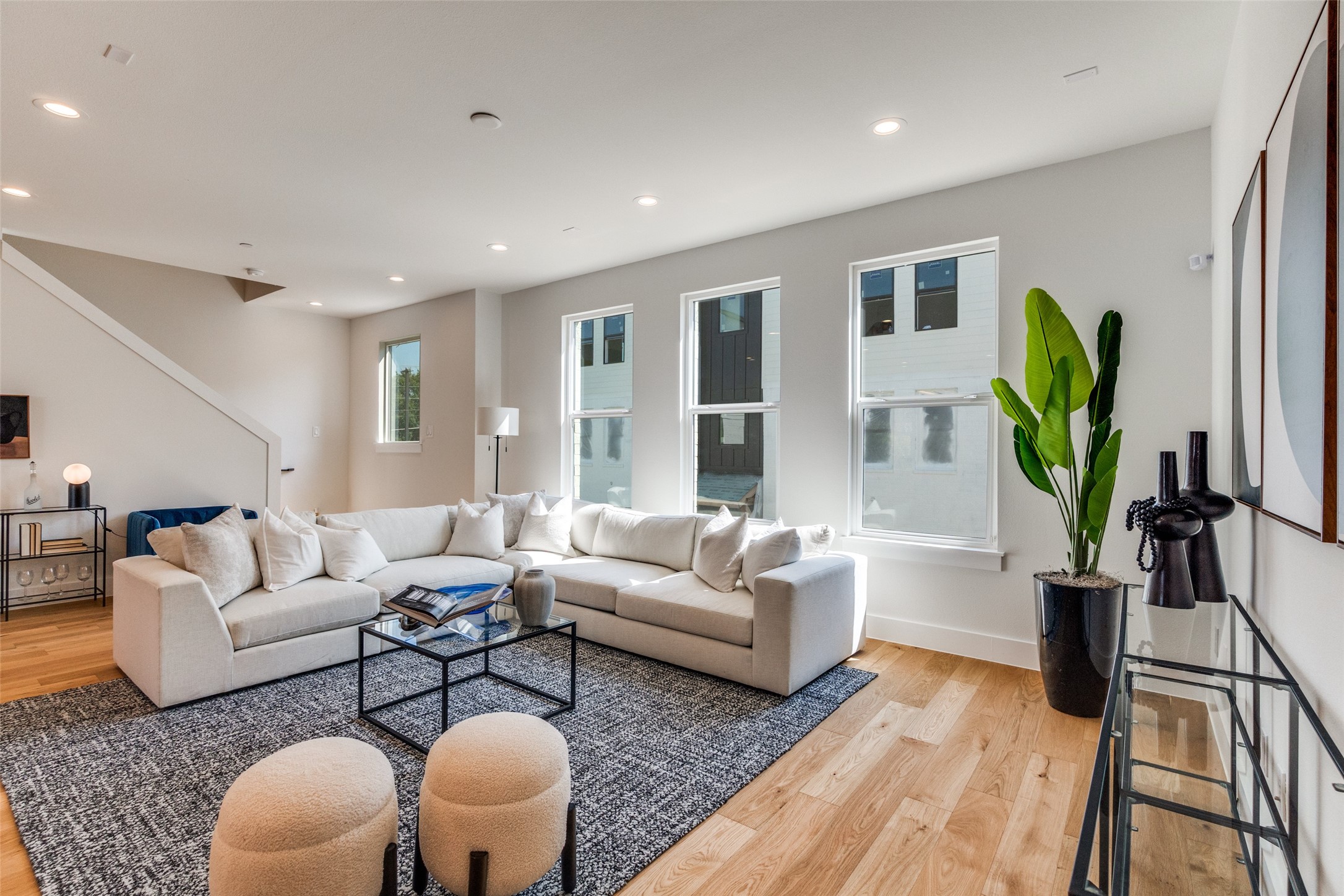 3940 Spring Valley Road 2