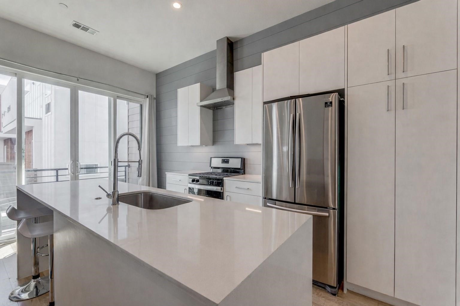 1514 N Washington 105