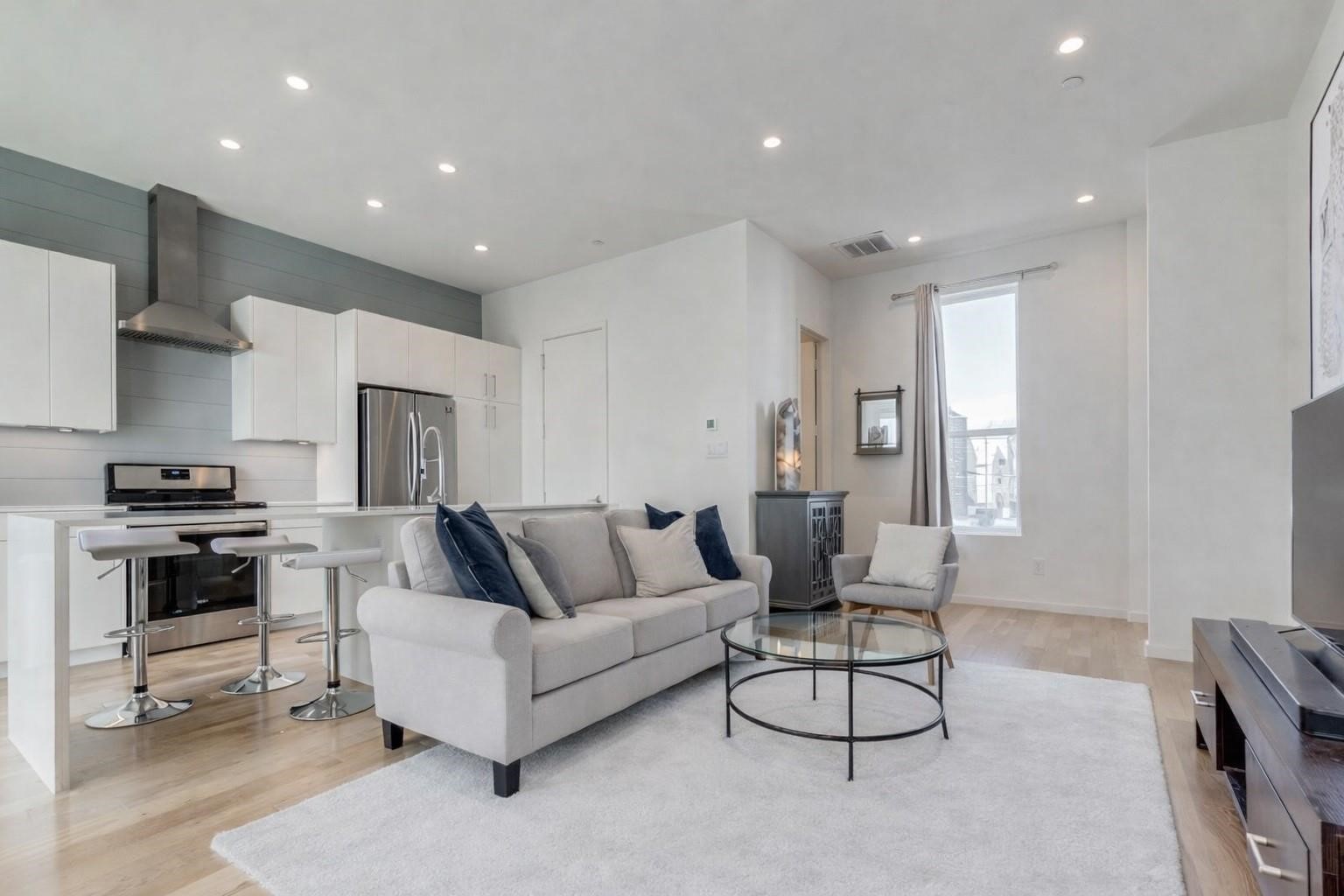 1514 N Washington 105