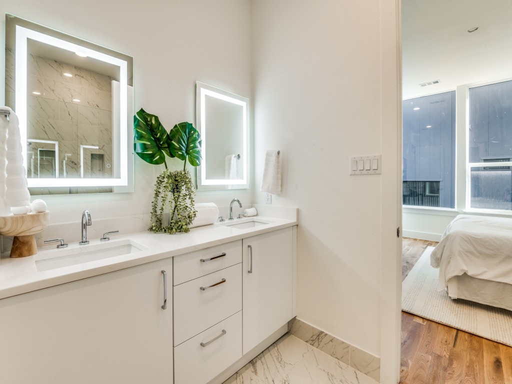 426 W 9th Street 106