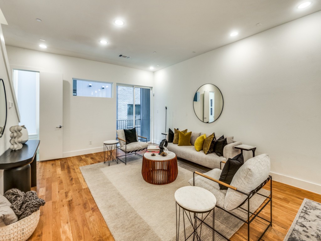 426 W 9th Street 106