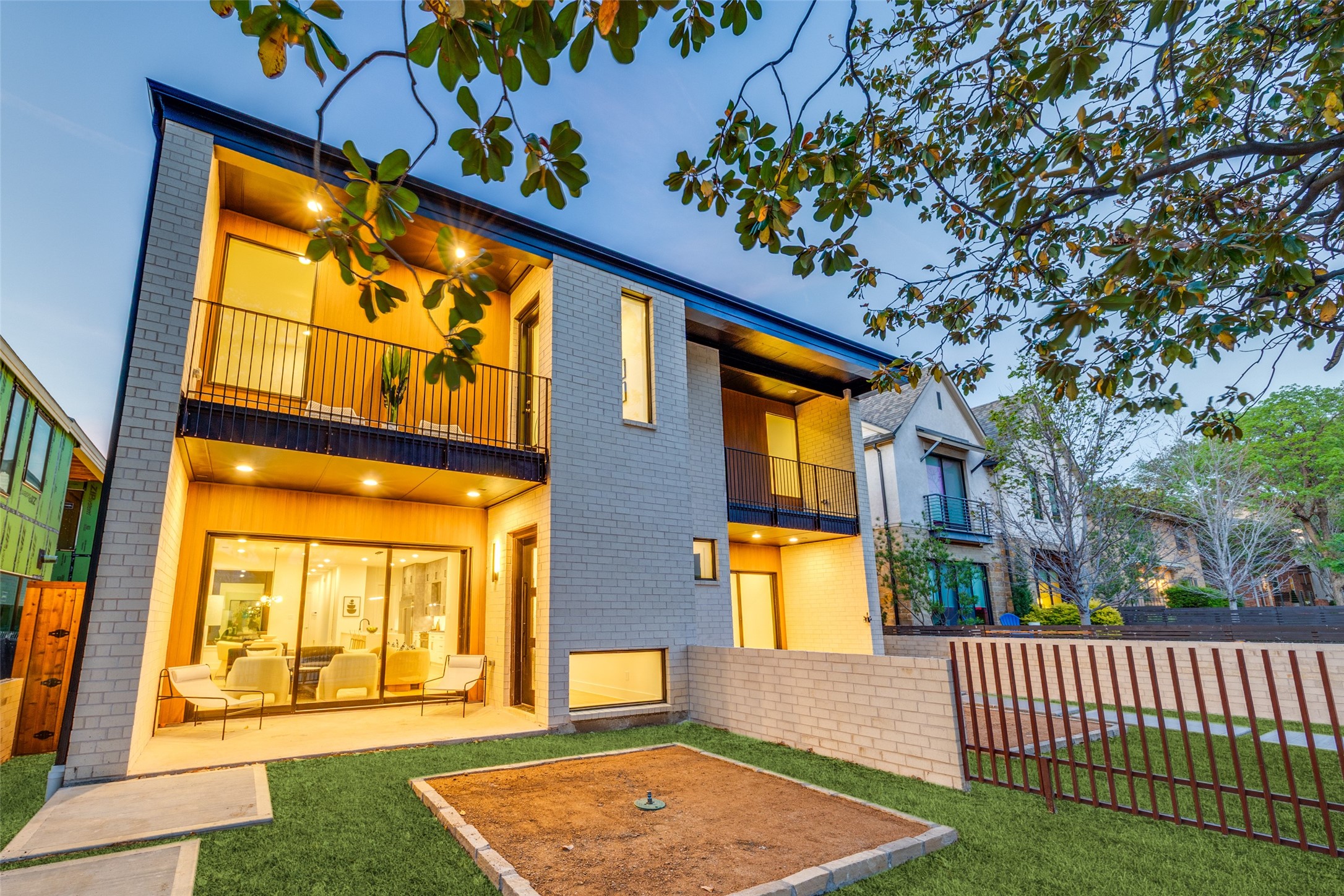 5443 Ellsworth