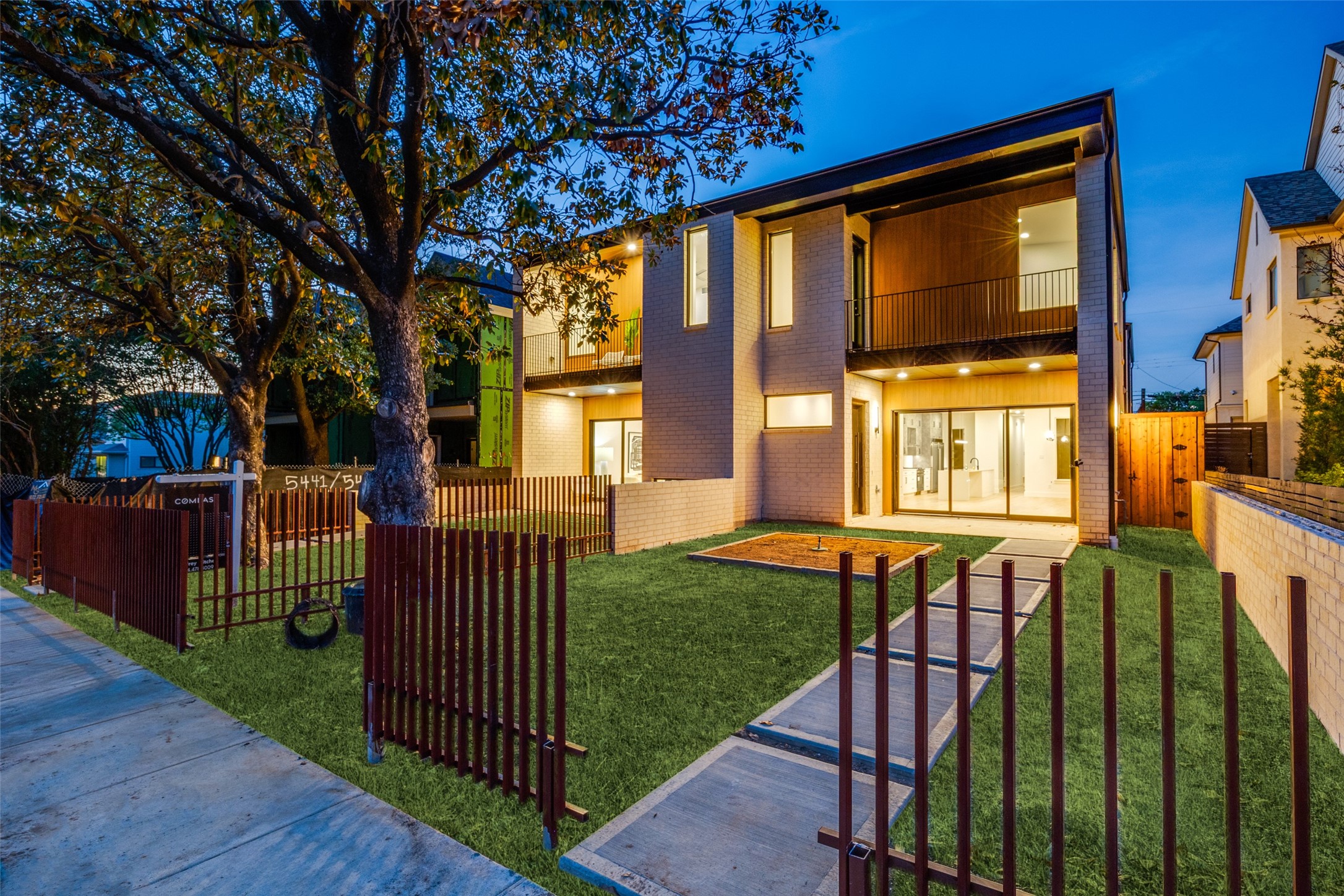 5443 Ellsworth