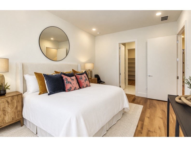 426 W 9th Street 105