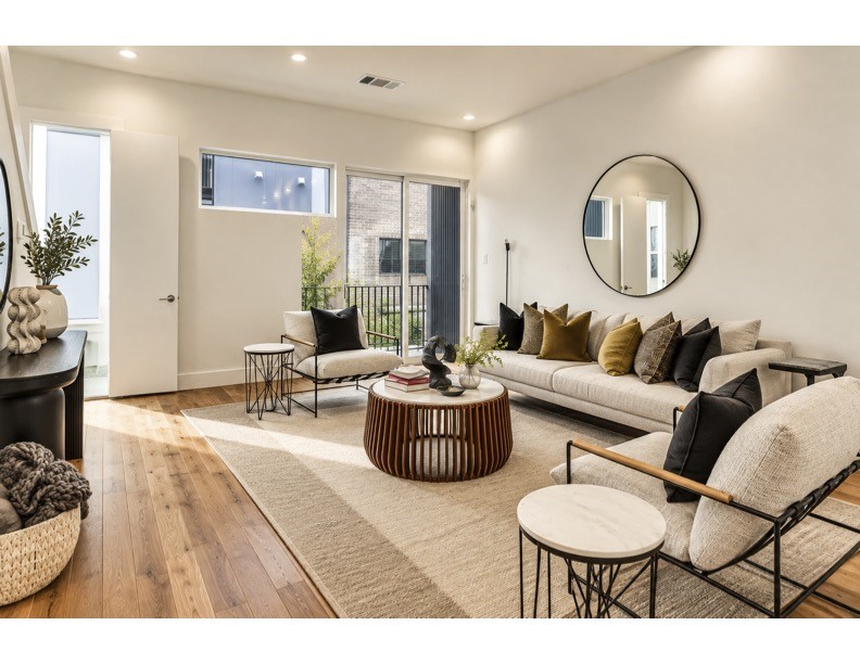 426 W 9th Street 104