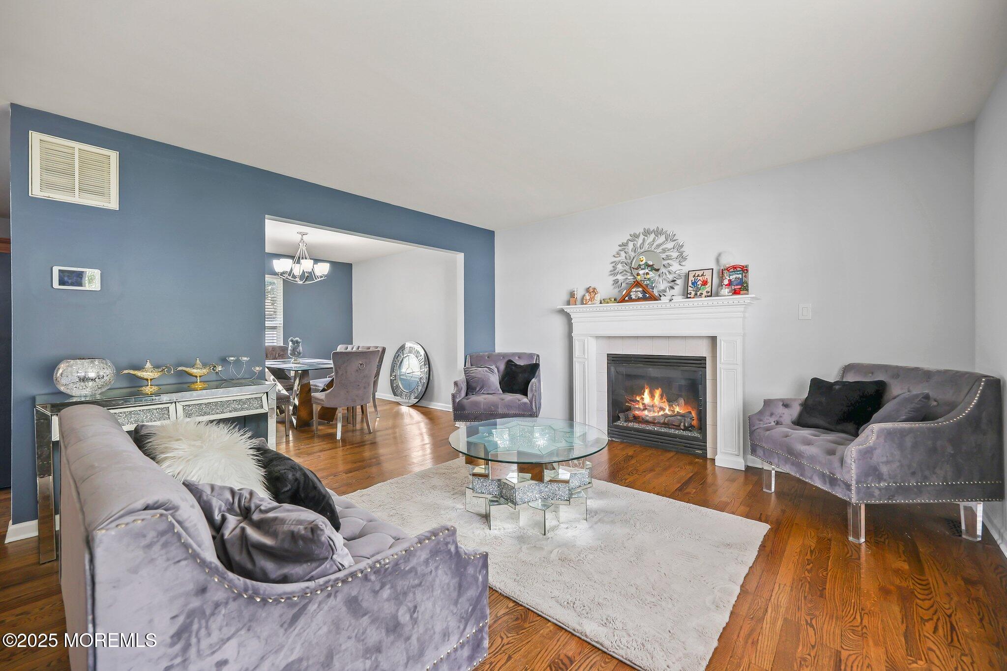 18 4th Avenue