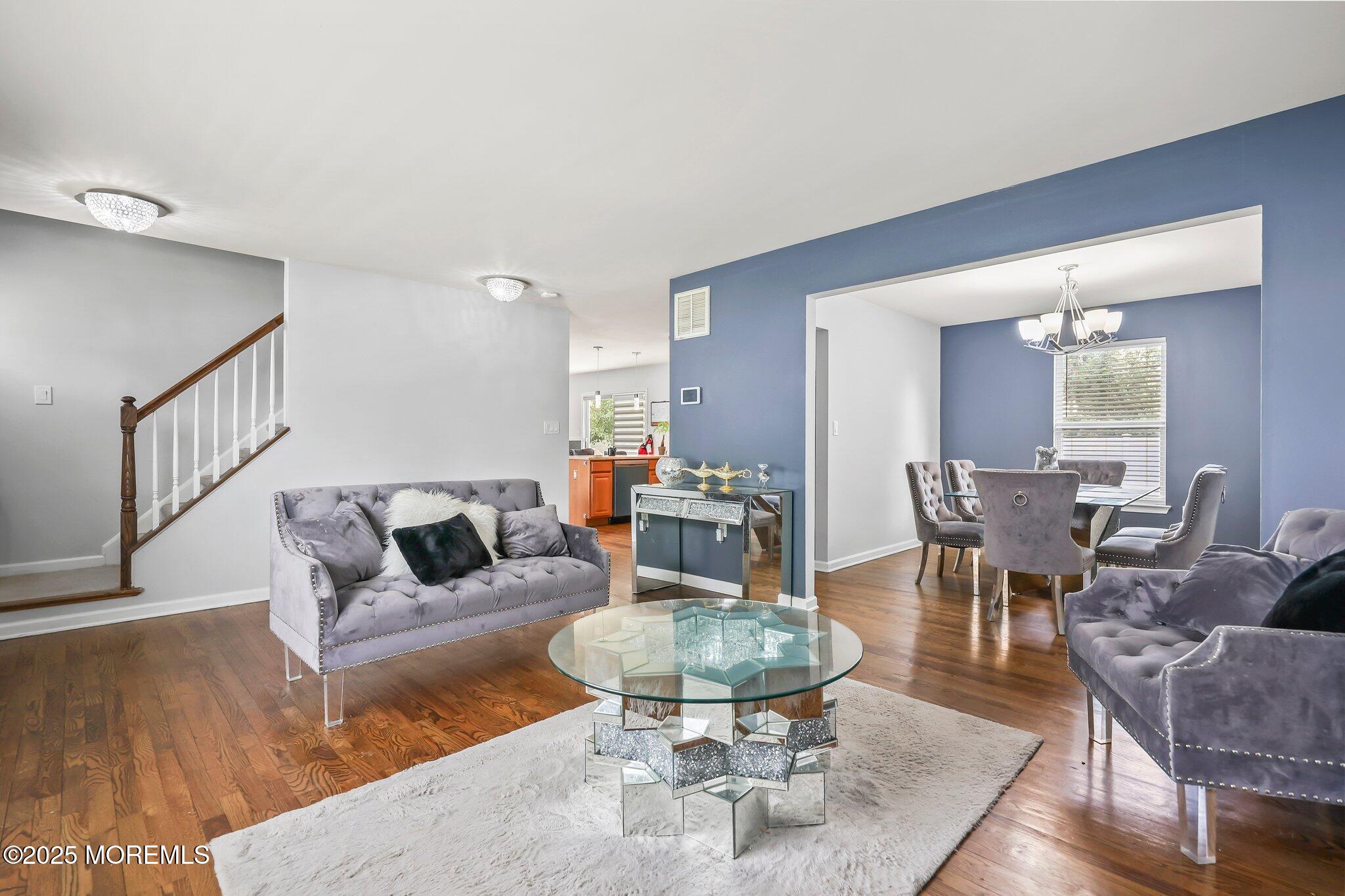 18 4th Avenue