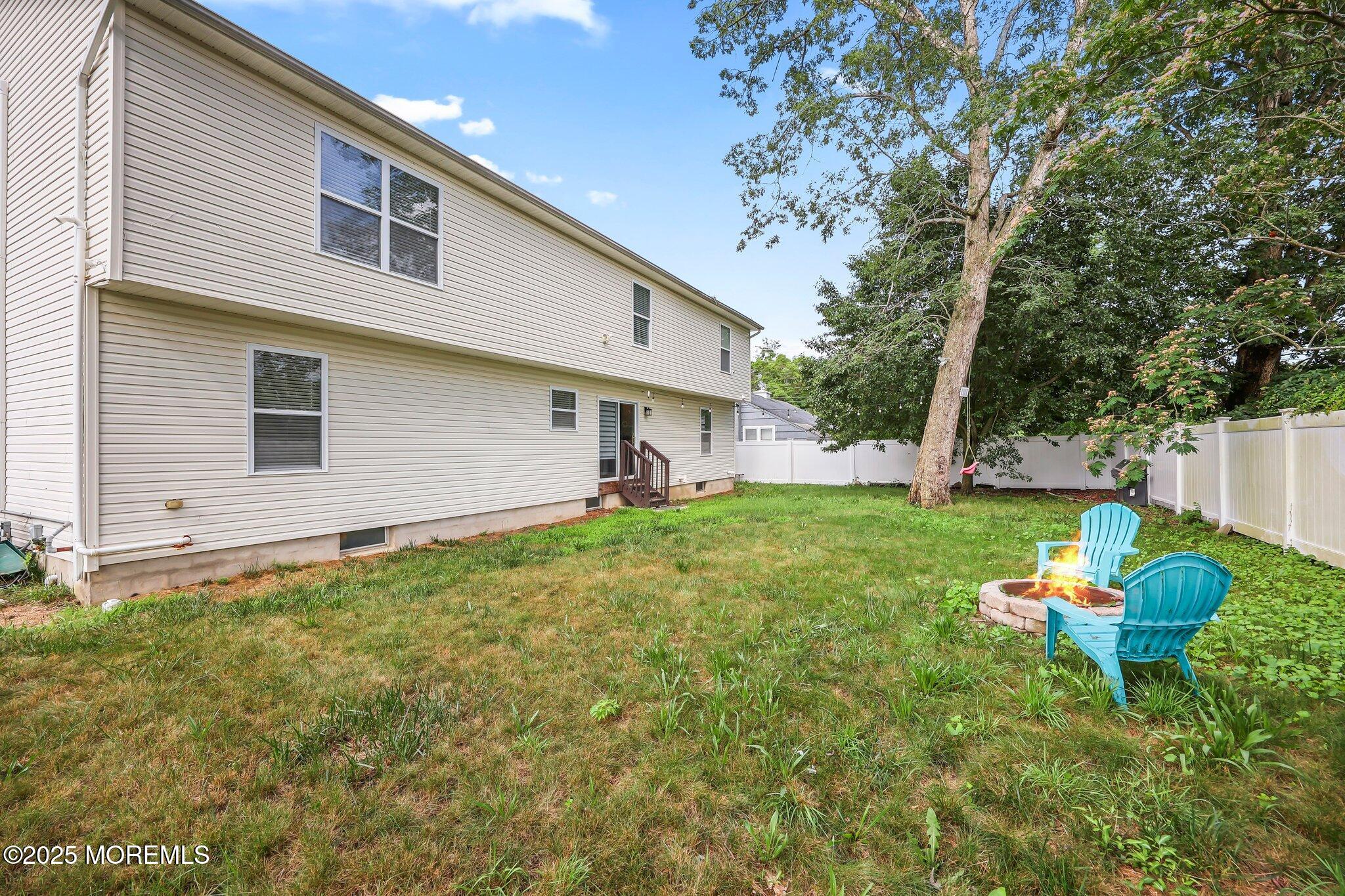 18 4th Avenue