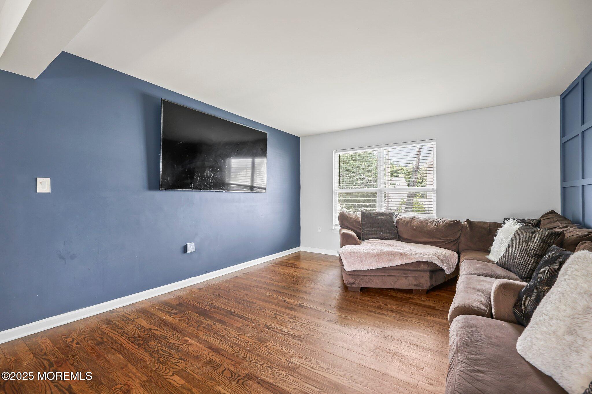 18 4th Avenue