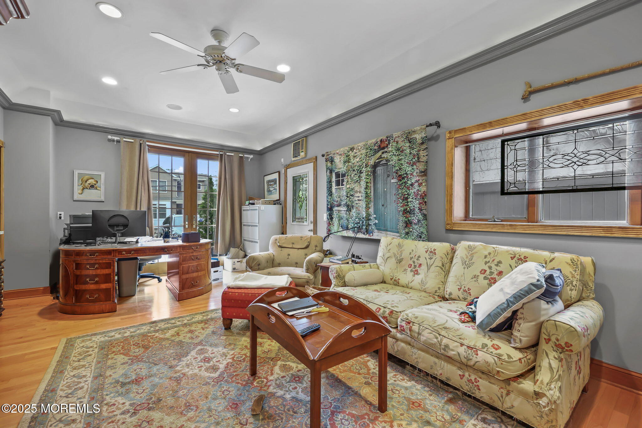10 W Riverside Drive