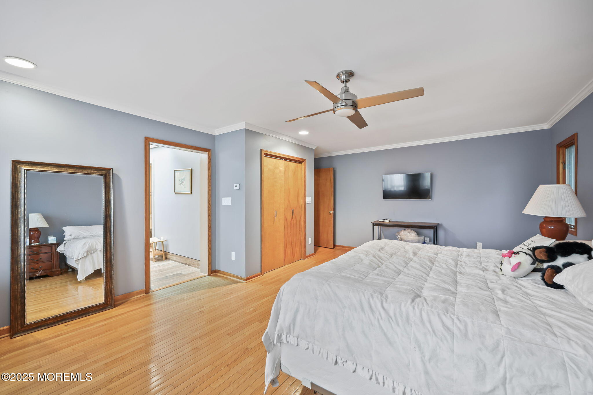 10 W Riverside Drive