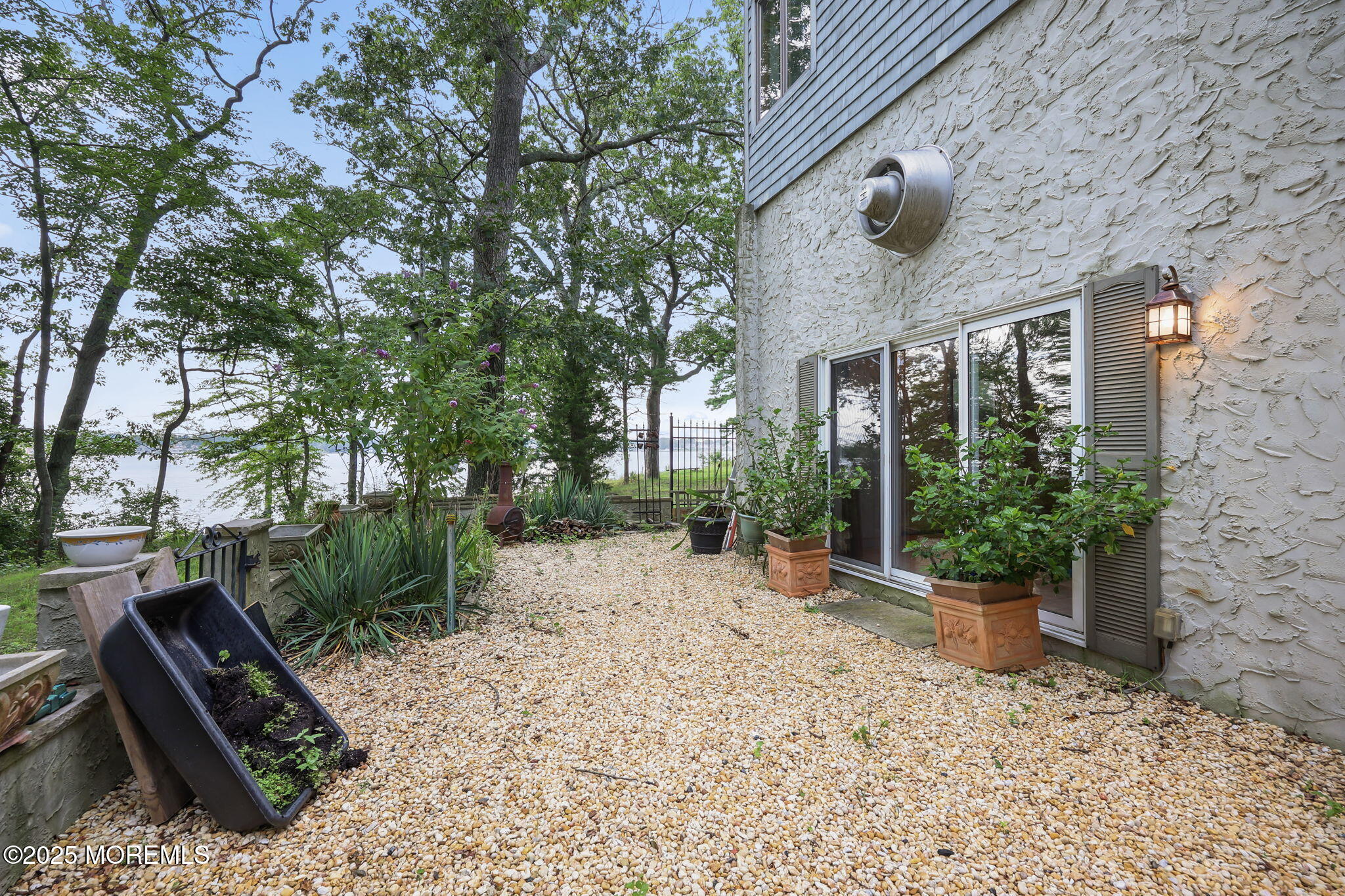 10 W Riverside Drive