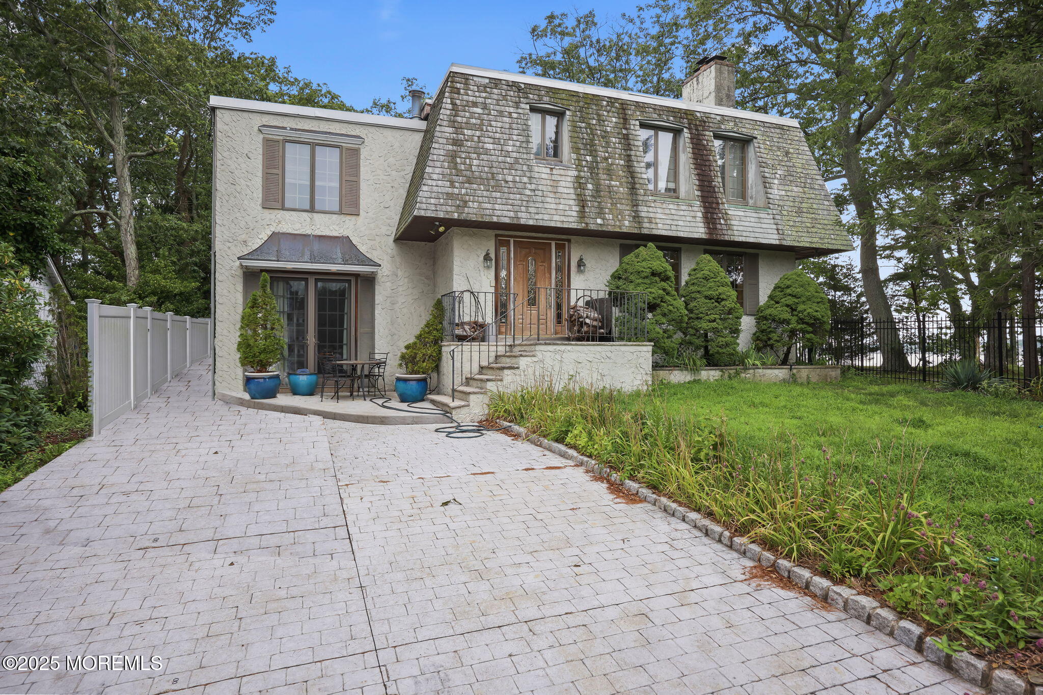 10 W Riverside Drive
