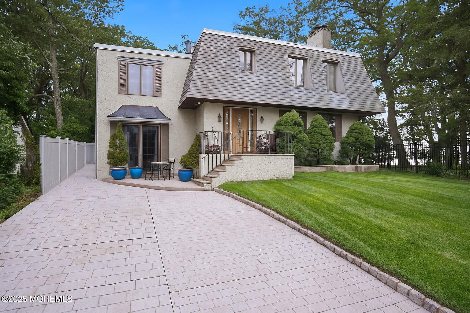 10 W Riverside Drive