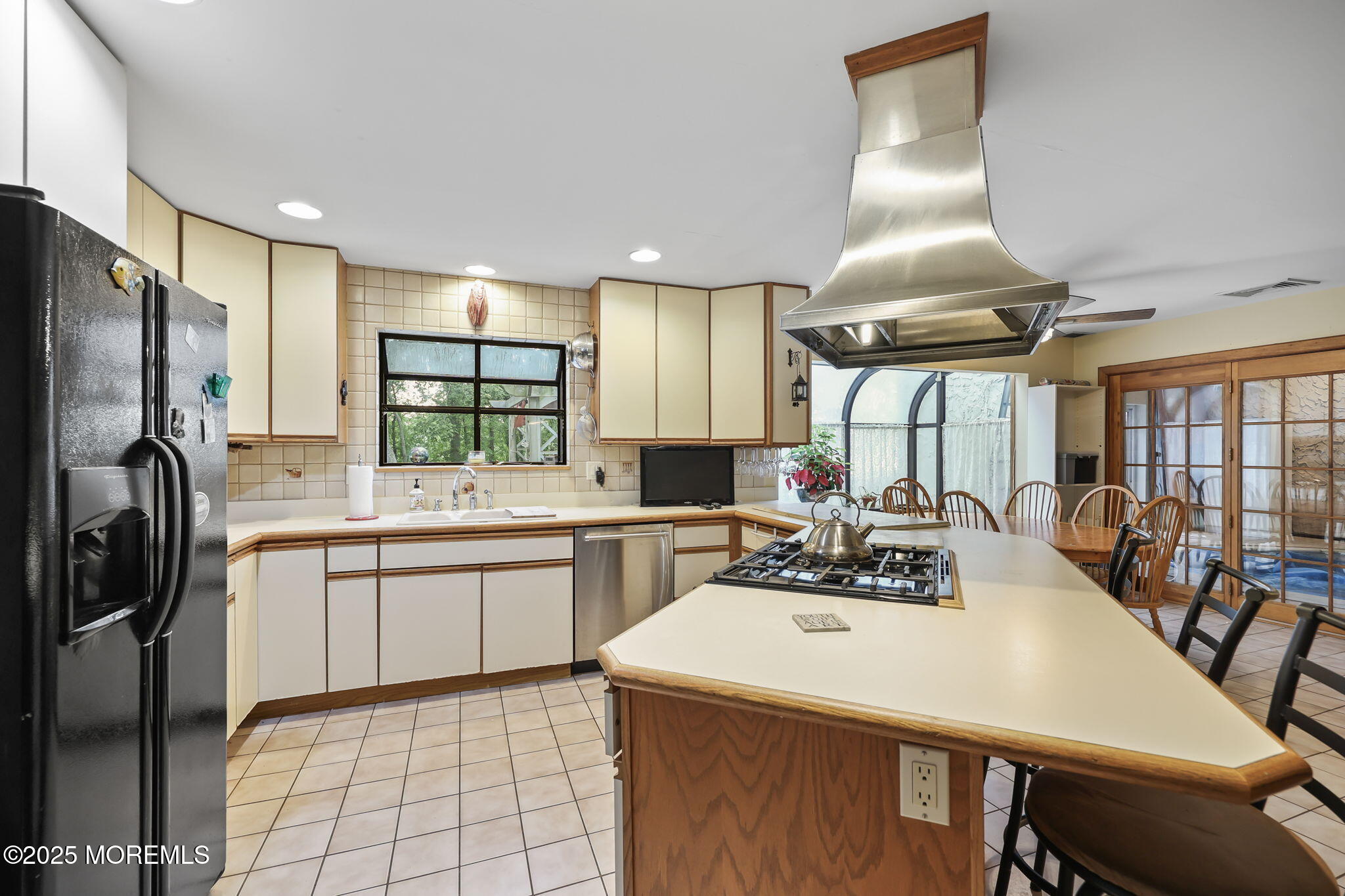 10 W Riverside Drive