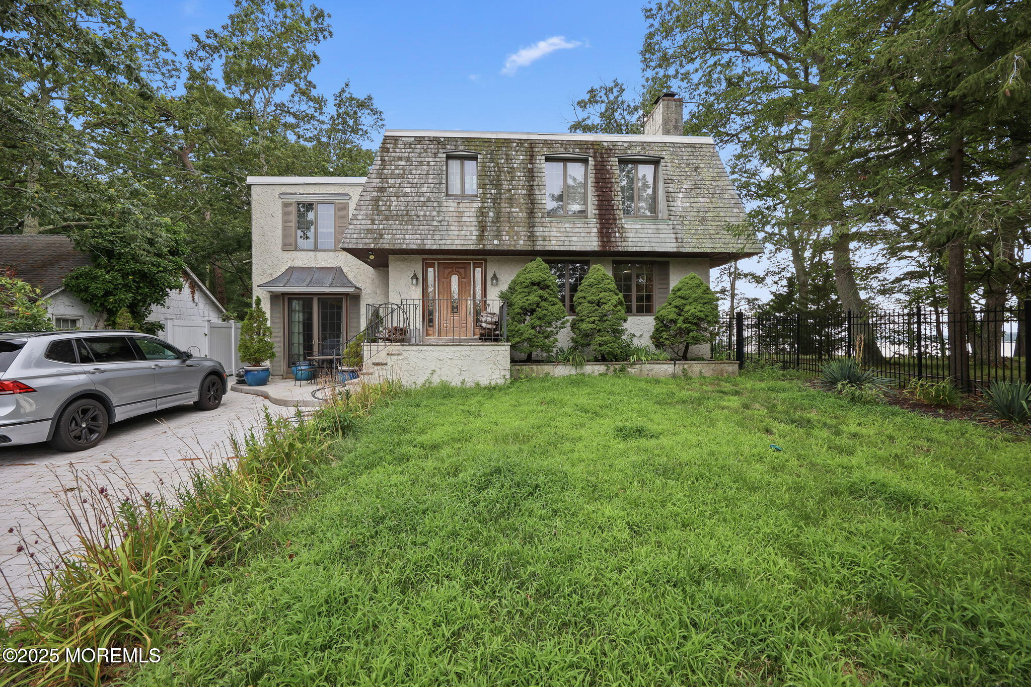 10 W Riverside Drive