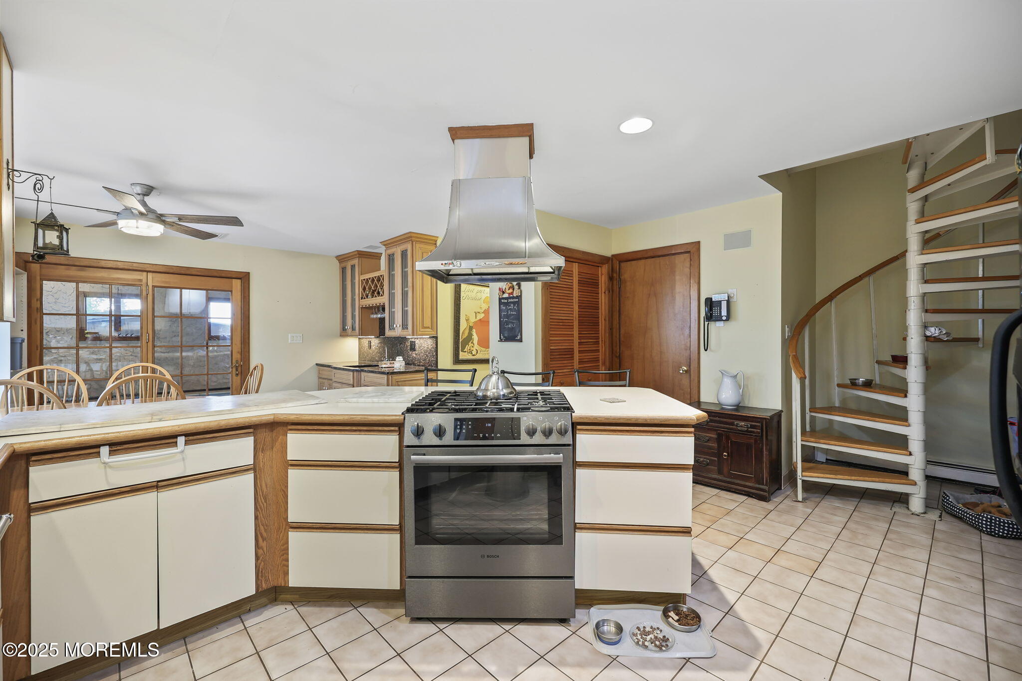 10 W Riverside Drive