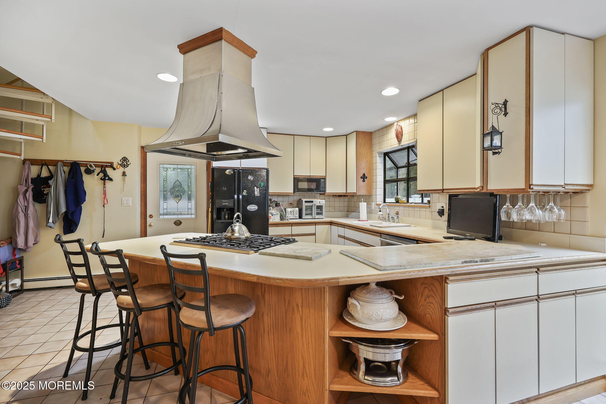 10 W Riverside Drive