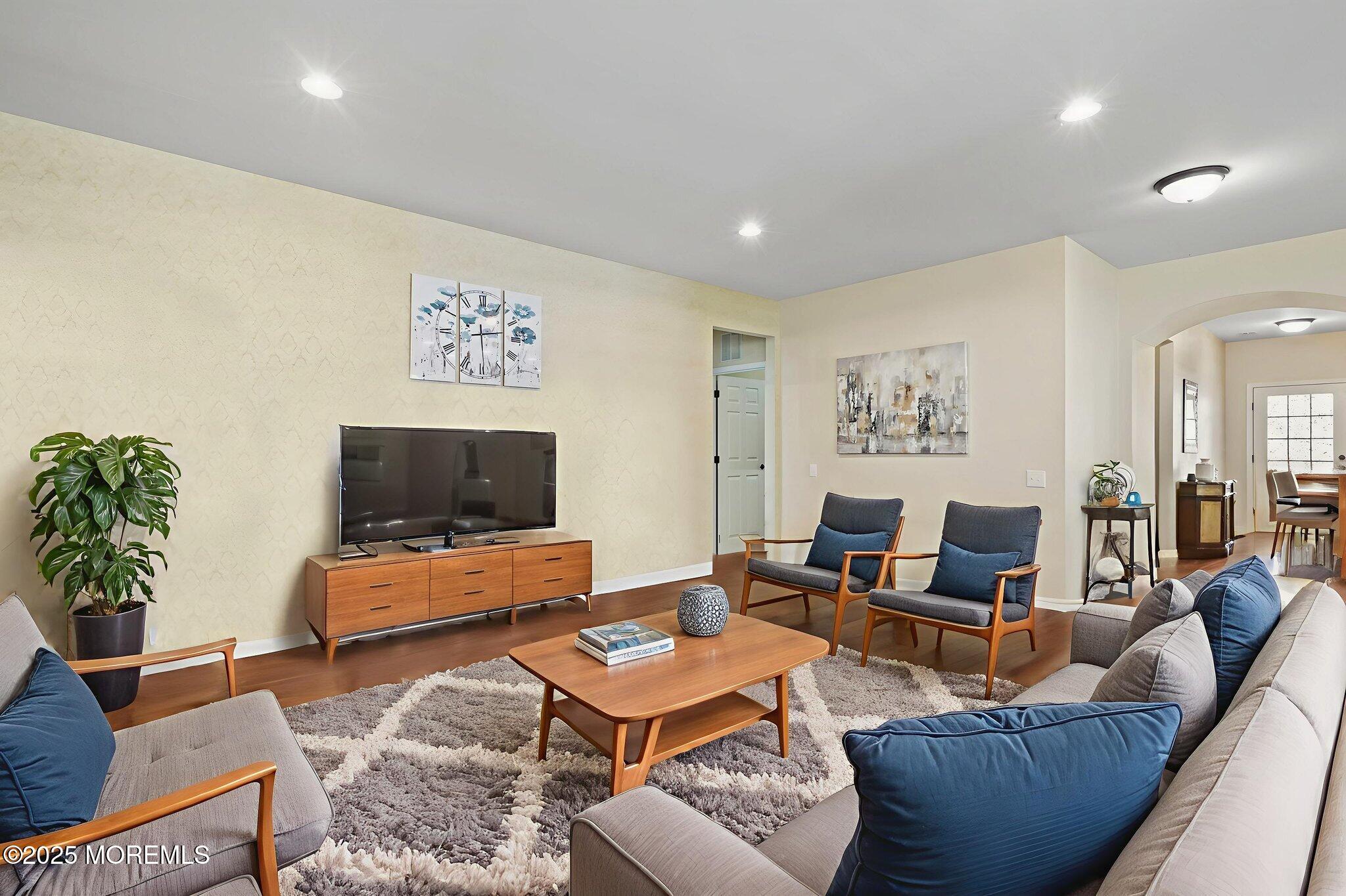 15 Ascot Lane