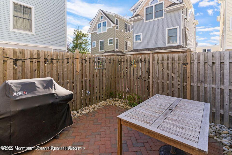 369 W 8th Street 4