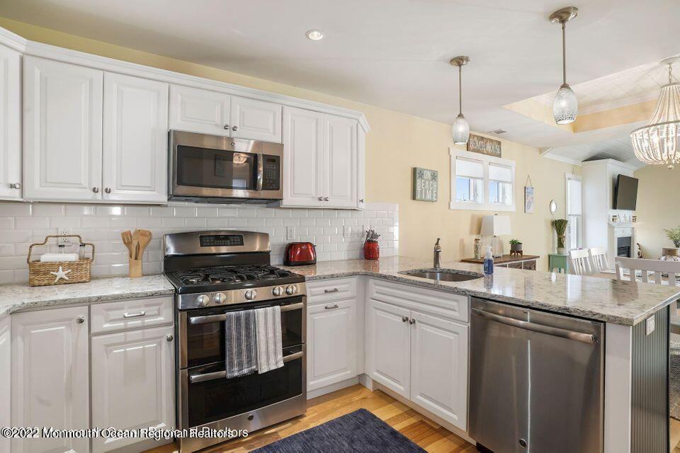 369 W 8th Street 4