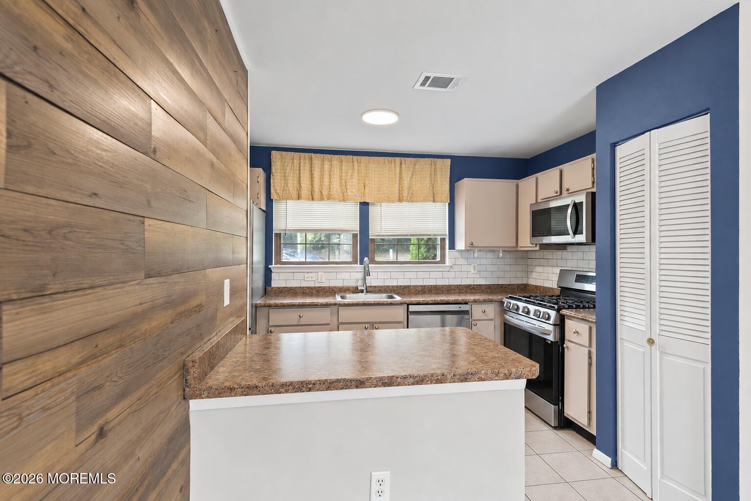 807 Ivy Court