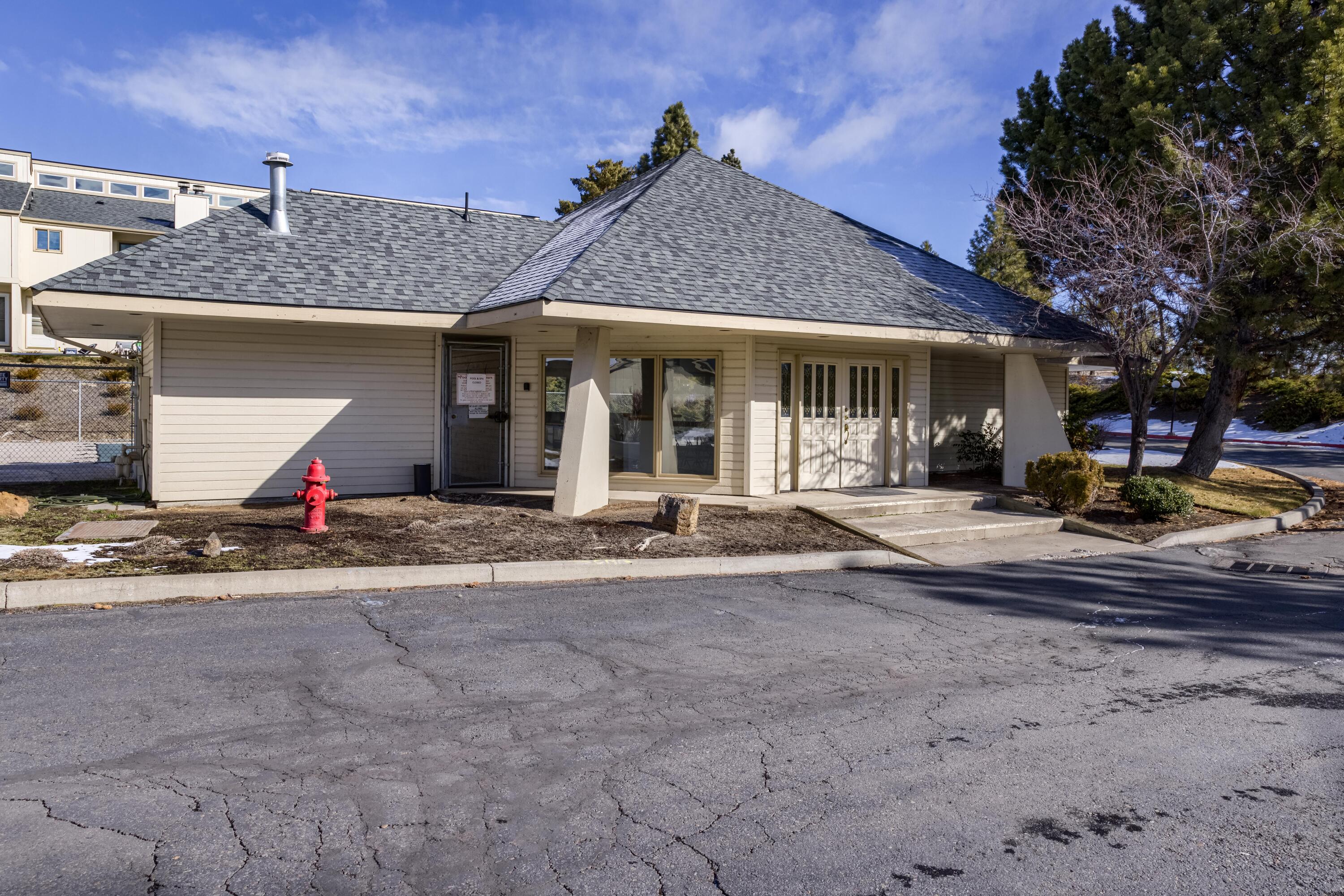 1050 NE Butler Market Road, Unit 11