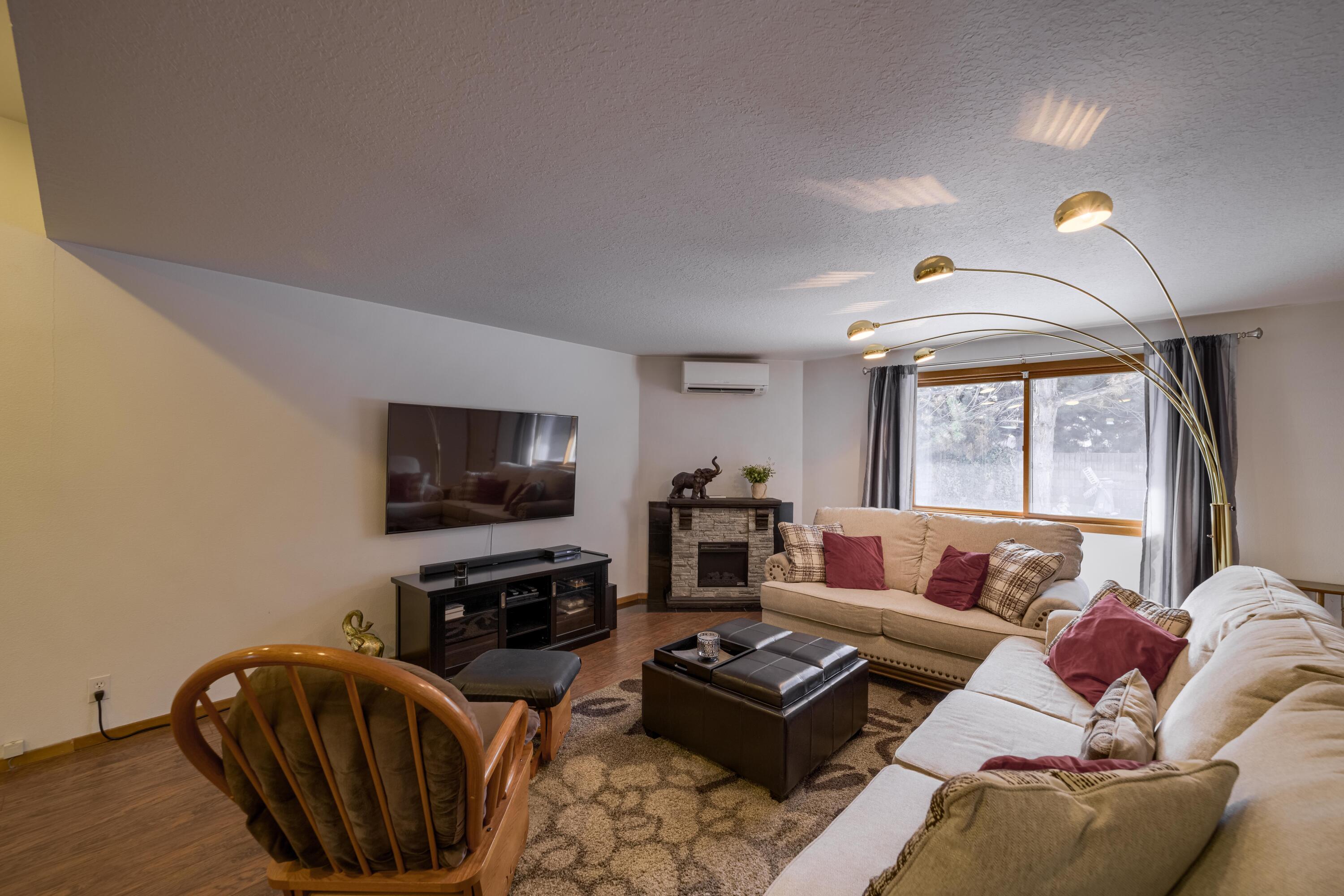 1050 NE Butler Market Road, Unit 11