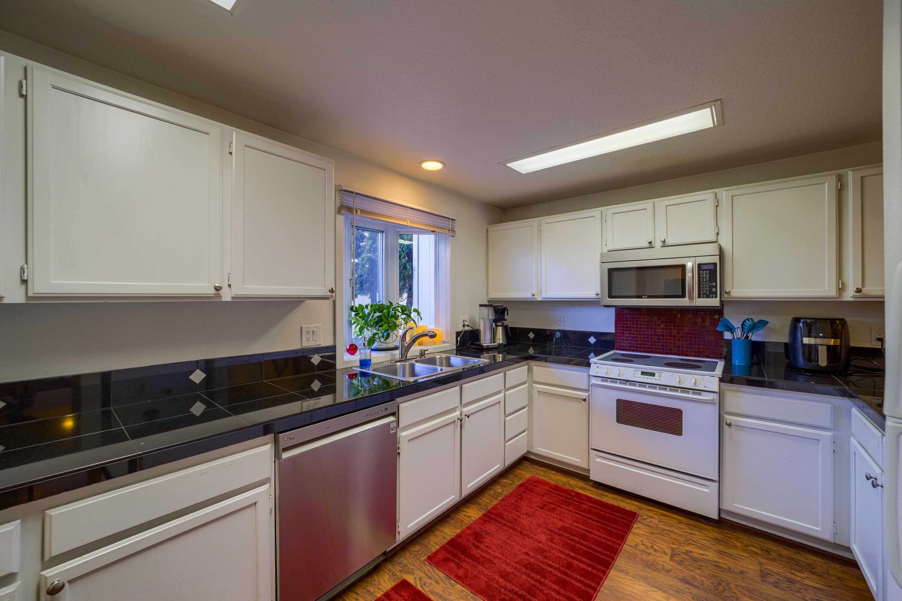 1050 NE Butler Market Road, Unit 11