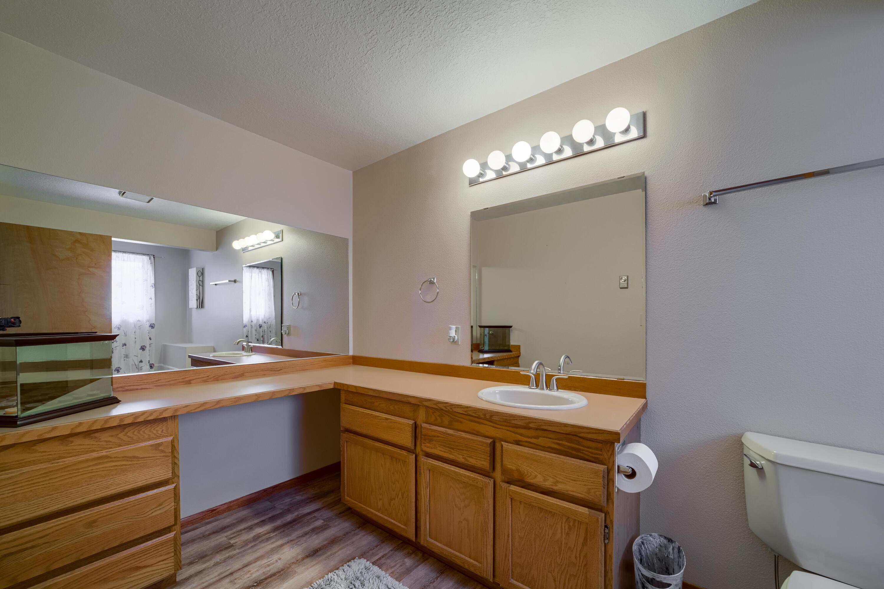 1050 NE Butler Market Road, Unit 11