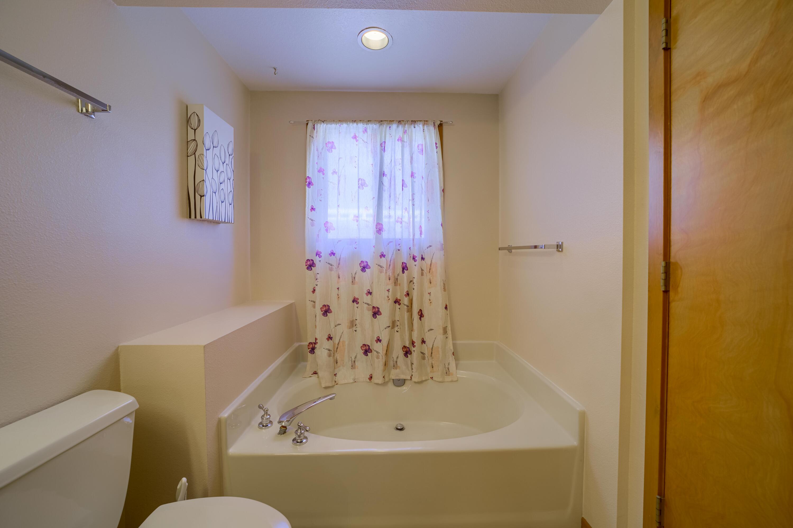 1050 NE Butler Market Road, Unit 11