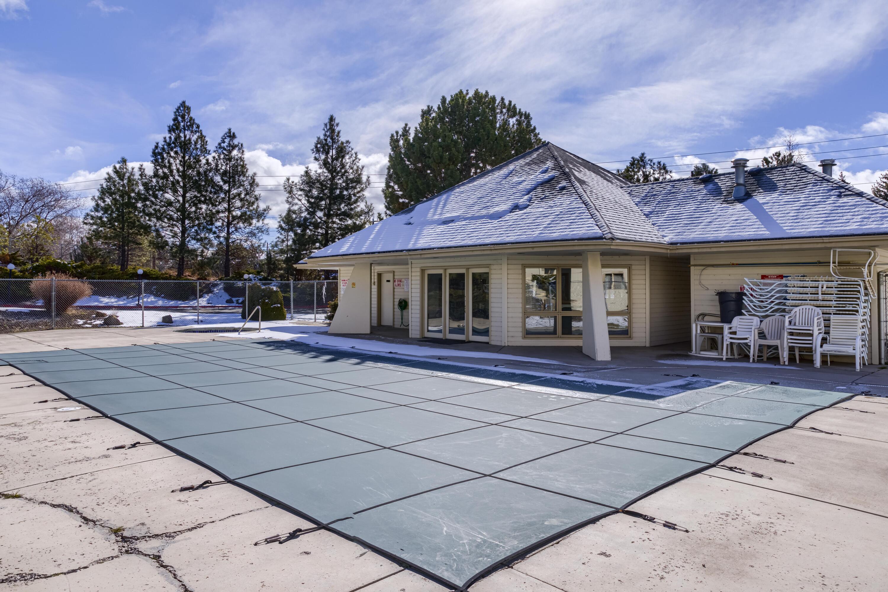 1050 NE Butler Market Road, Unit 11