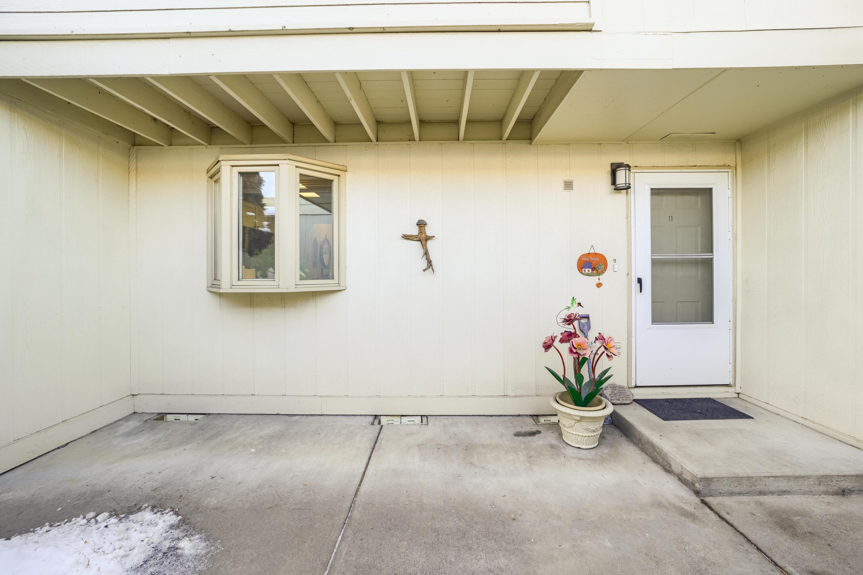1050 NE Butler Market Road, Unit 11