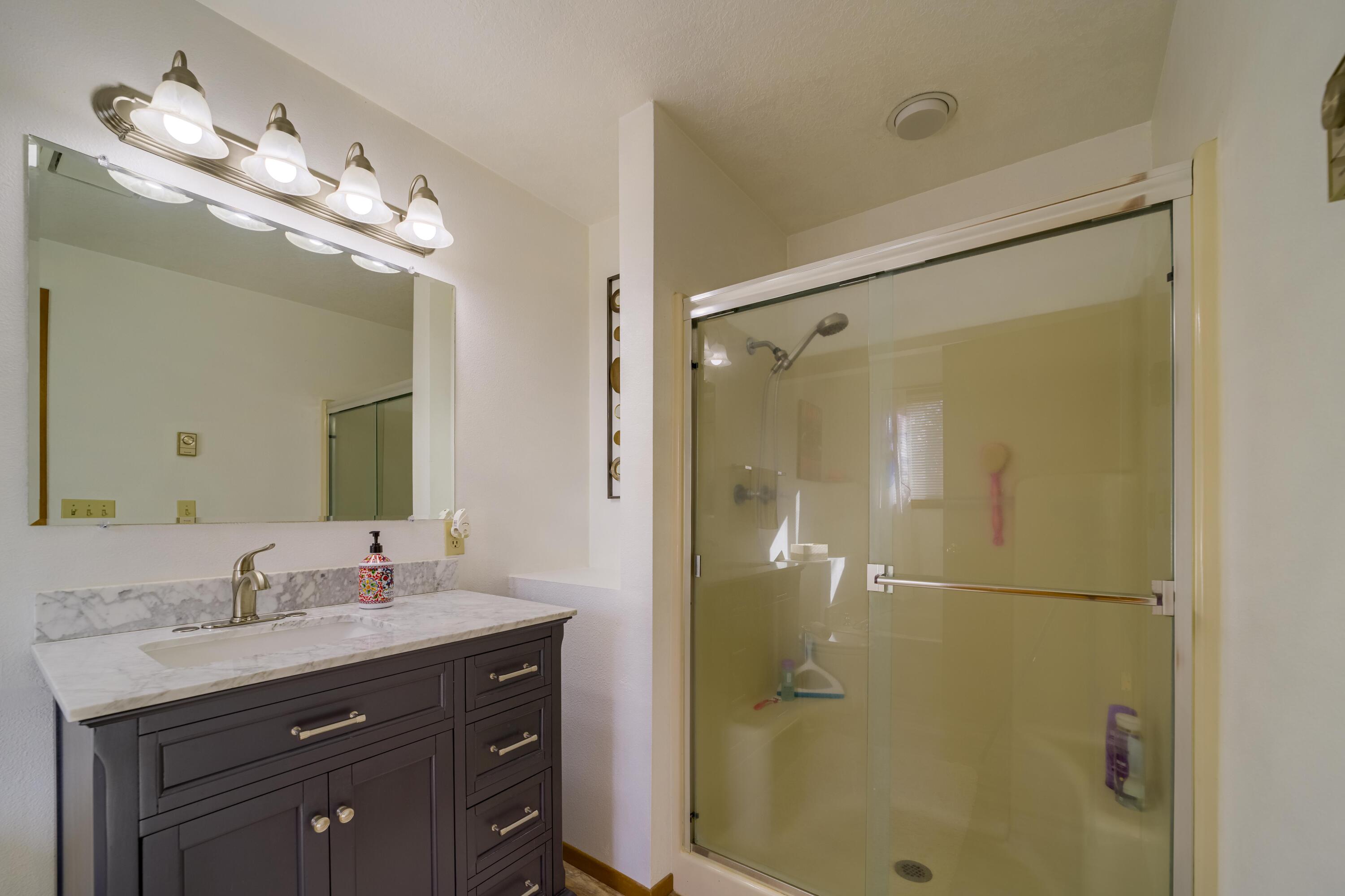1050 NE Butler Market Road, Unit 11