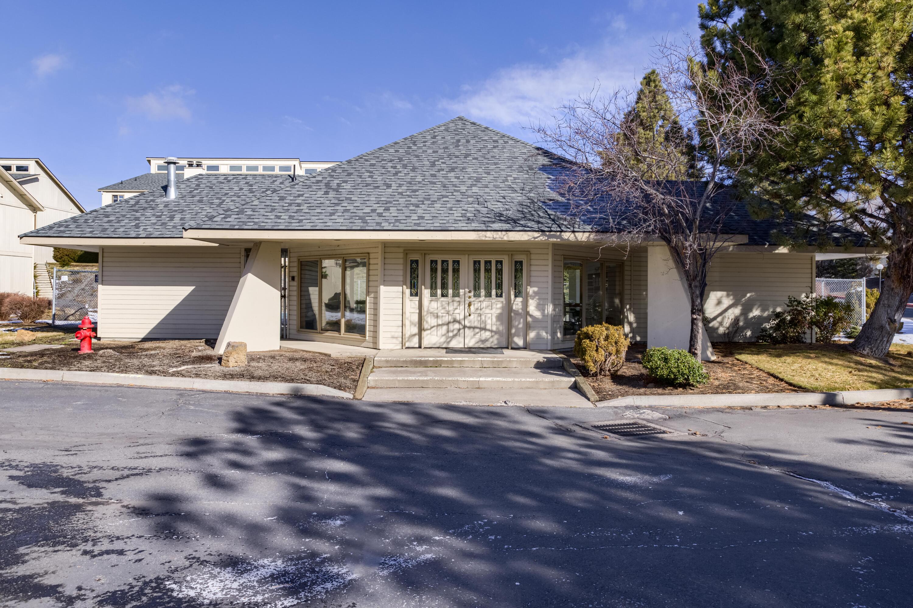 1050 NE Butler Market Road, Unit 11