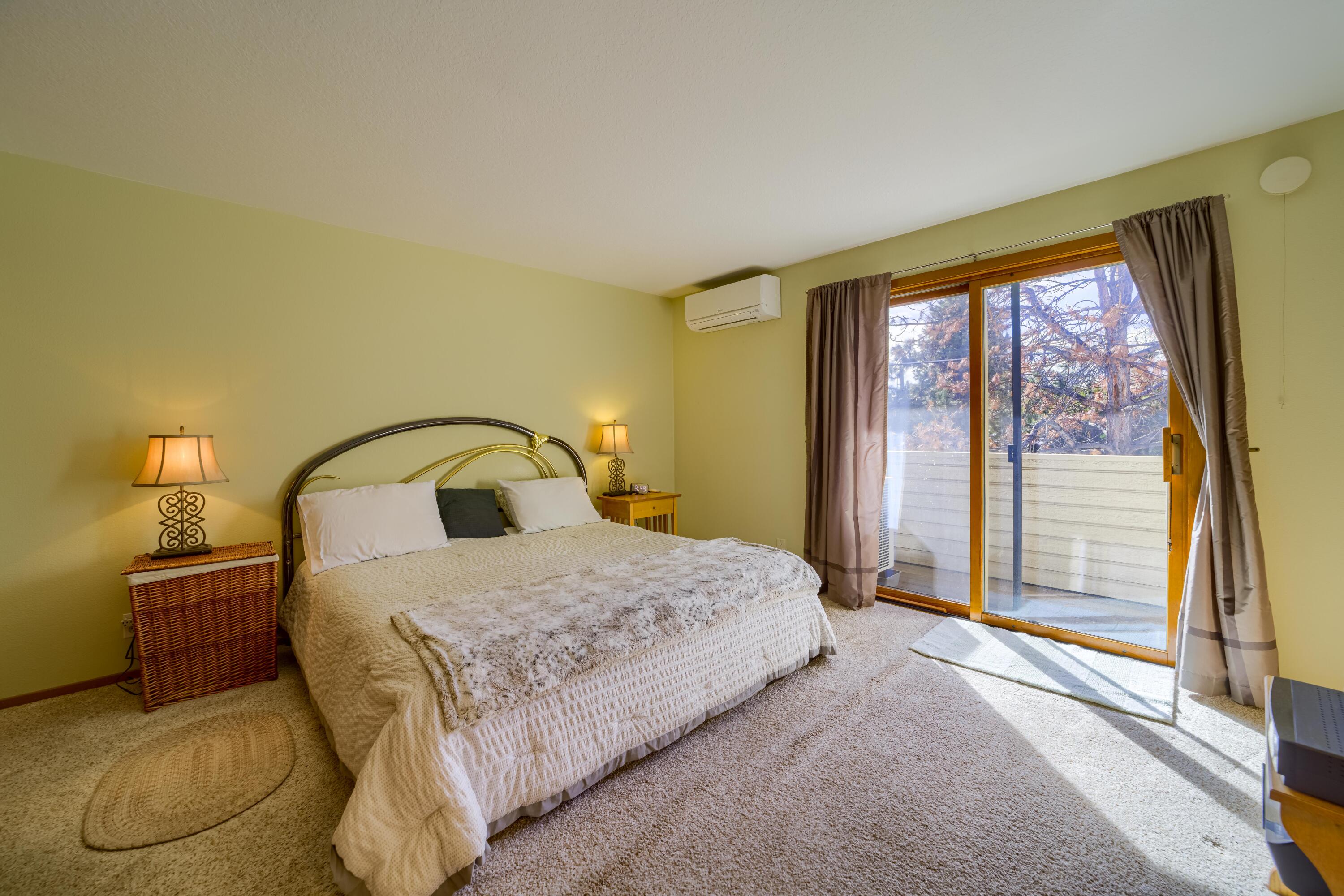 1050 NE Butler Market Road, Unit 11