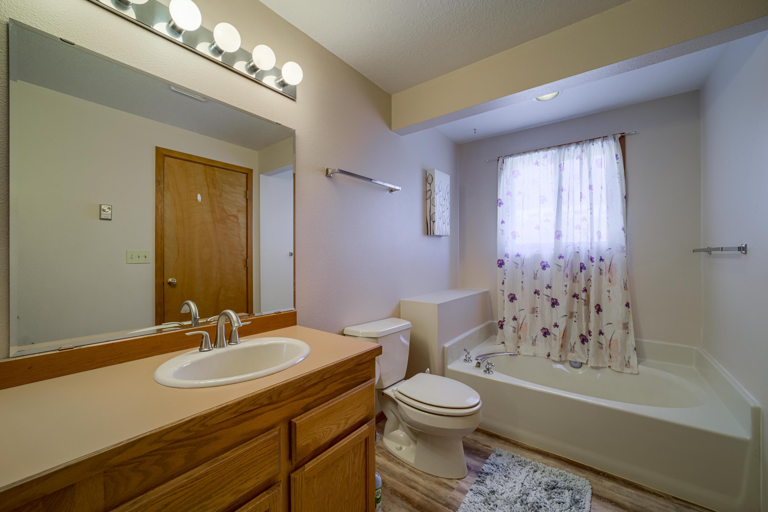 1050 NE Butler Market Road, Unit 11