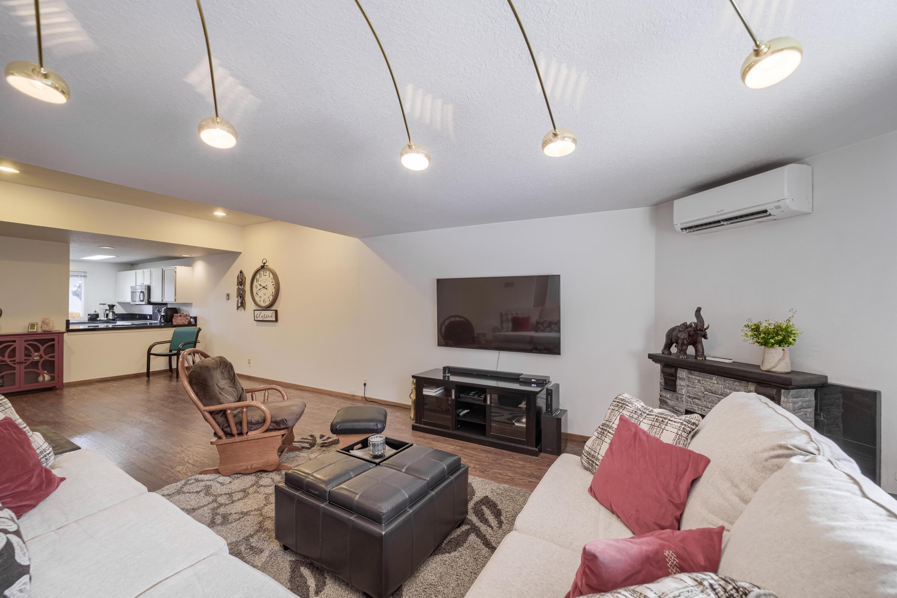 1050 NE Butler Market Road, Unit 11