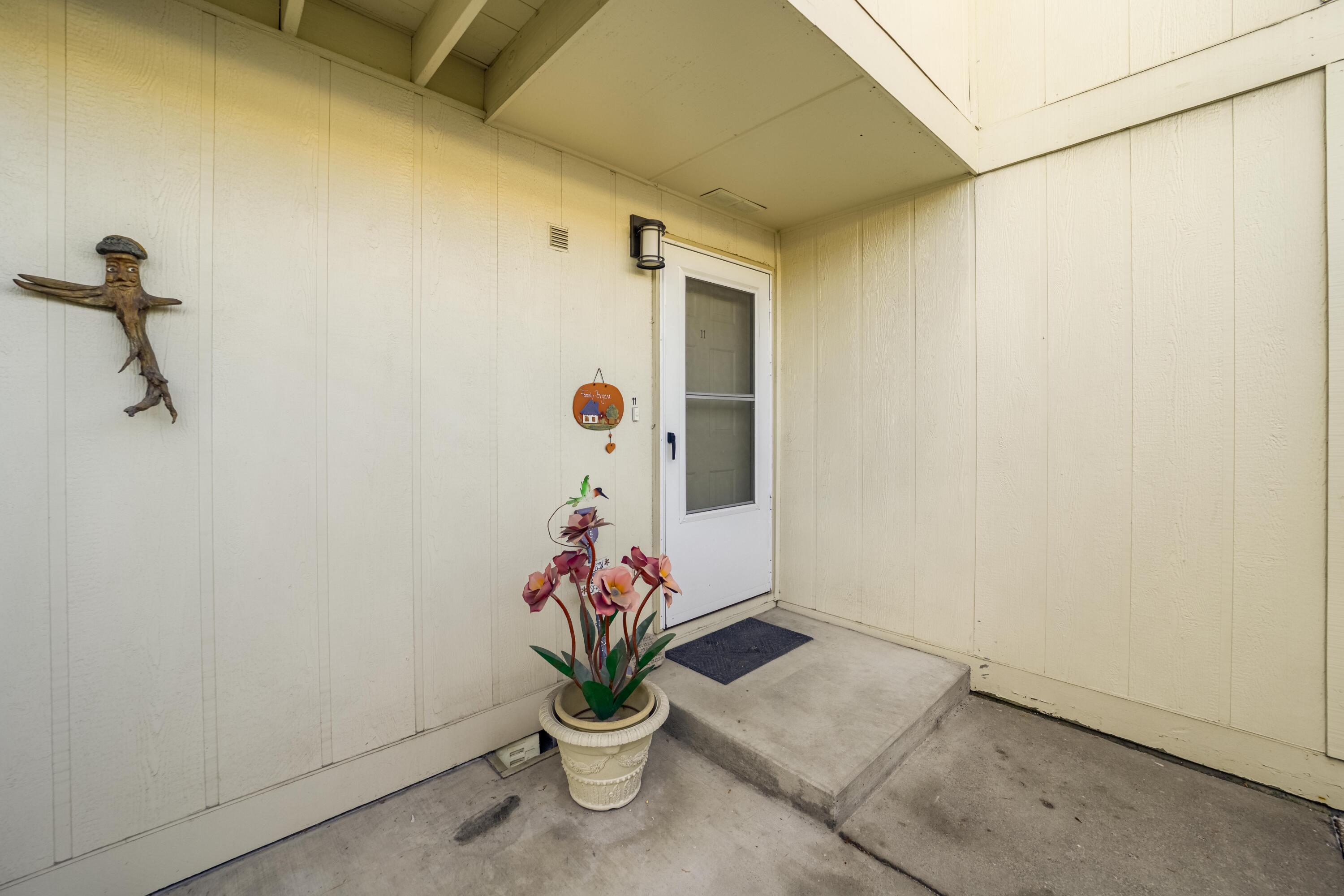1050 NE Butler Market Road, Unit 11