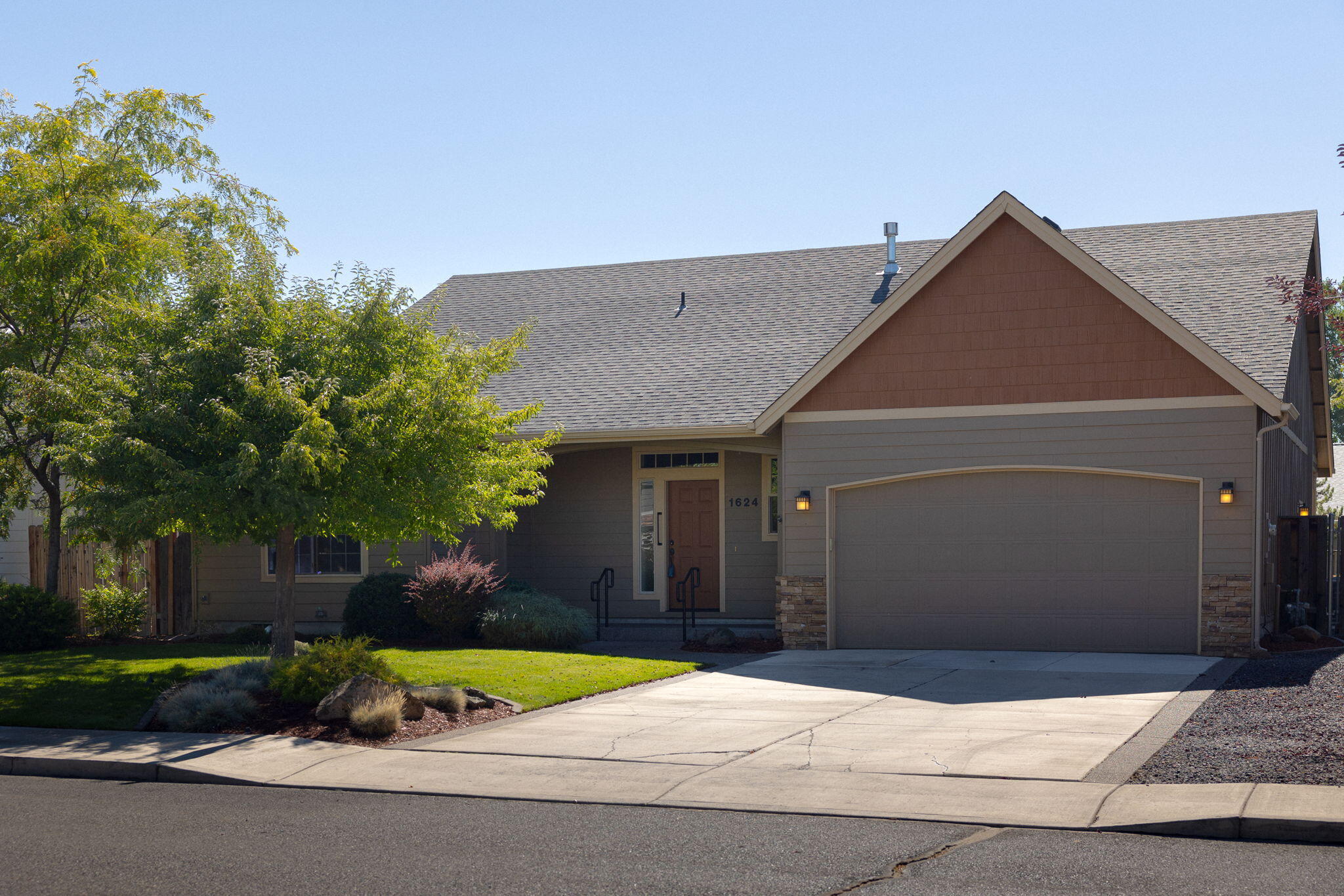 1624 NW Teakwood Lane