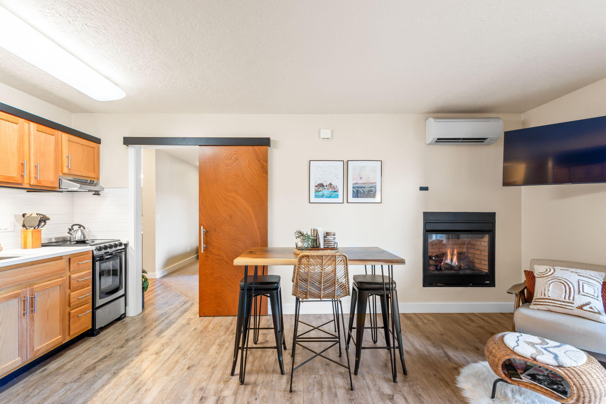 1565 NW Wall Street, 164-165