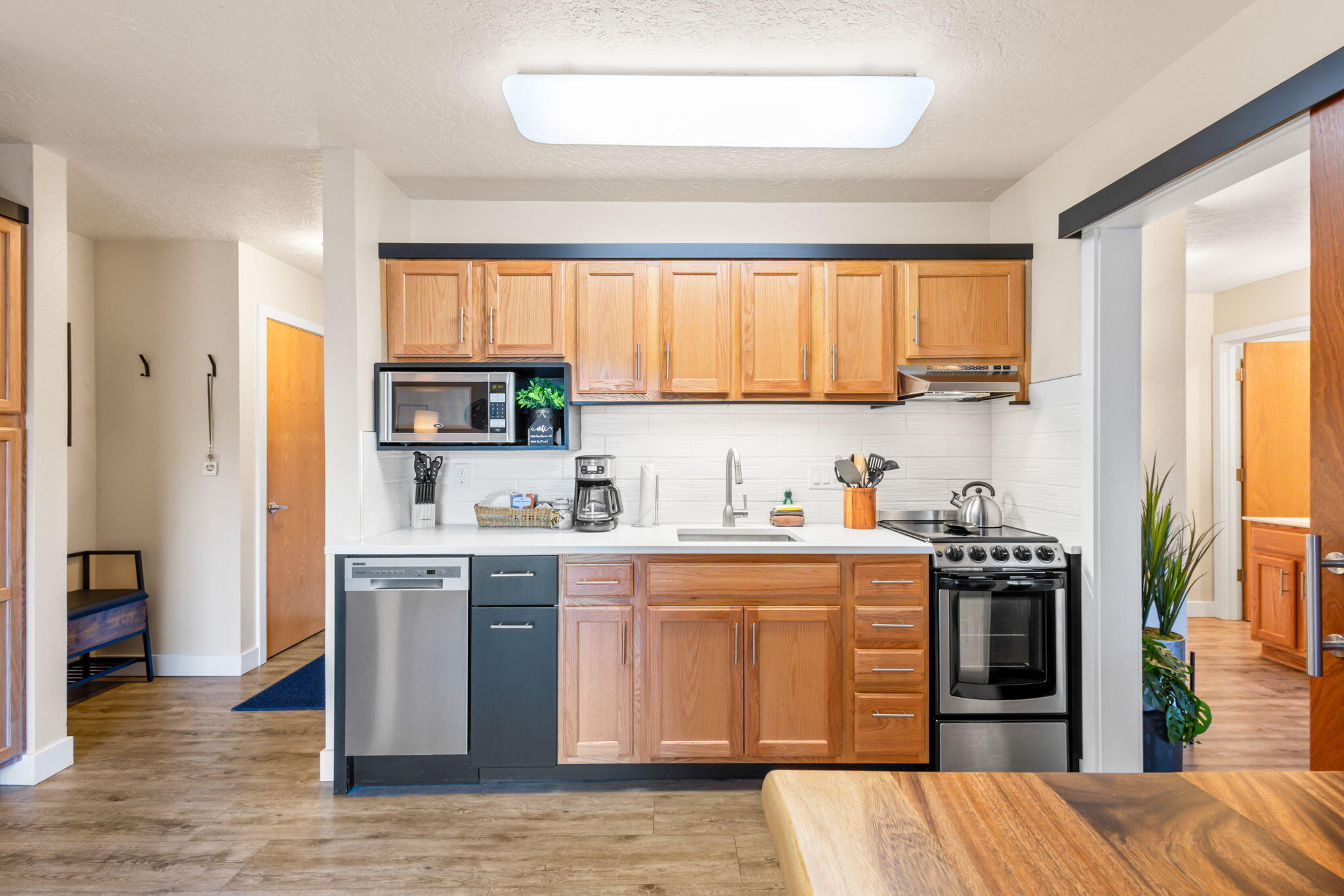 1565 NW Wall Street, 164-165