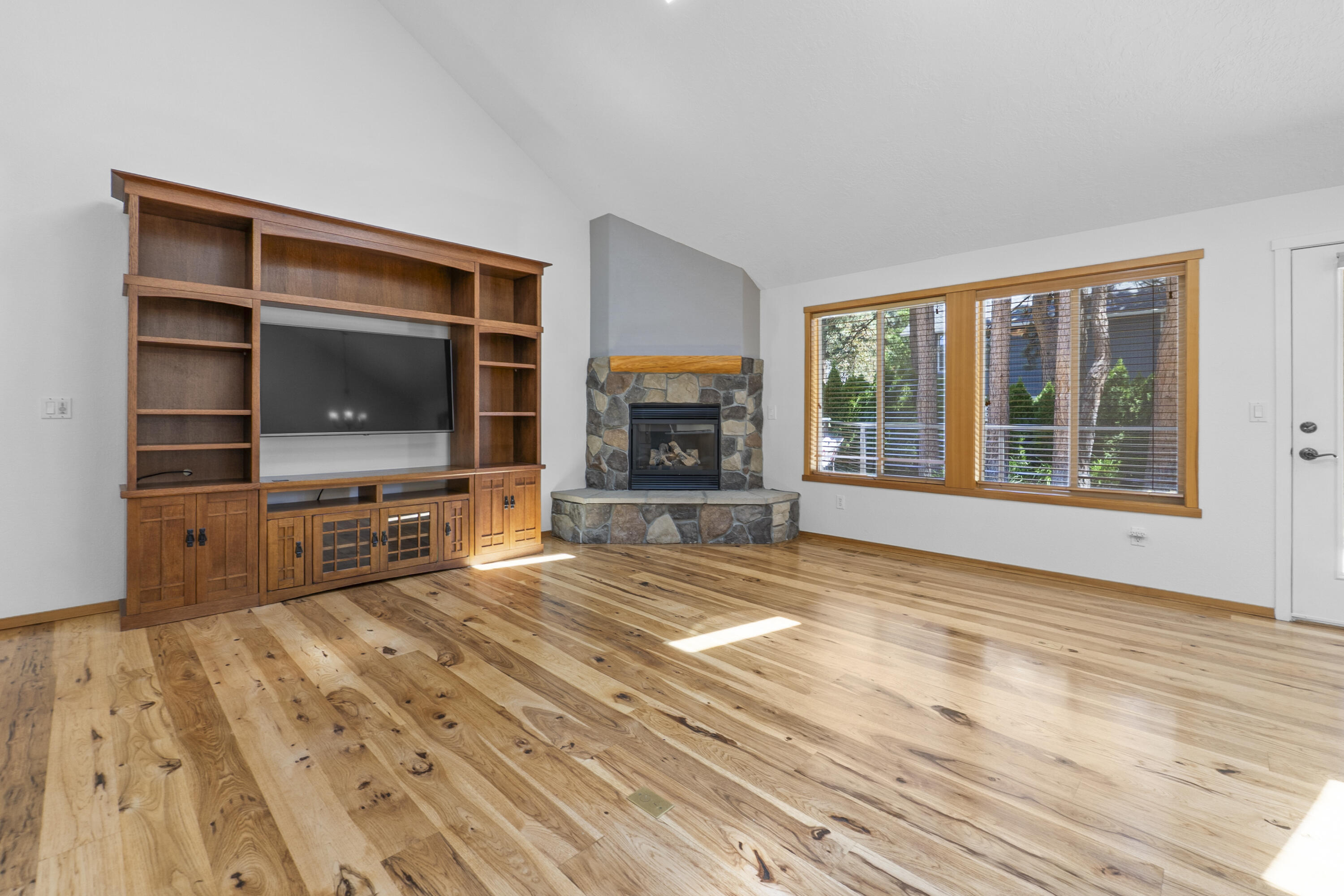61314 Columbine Lane