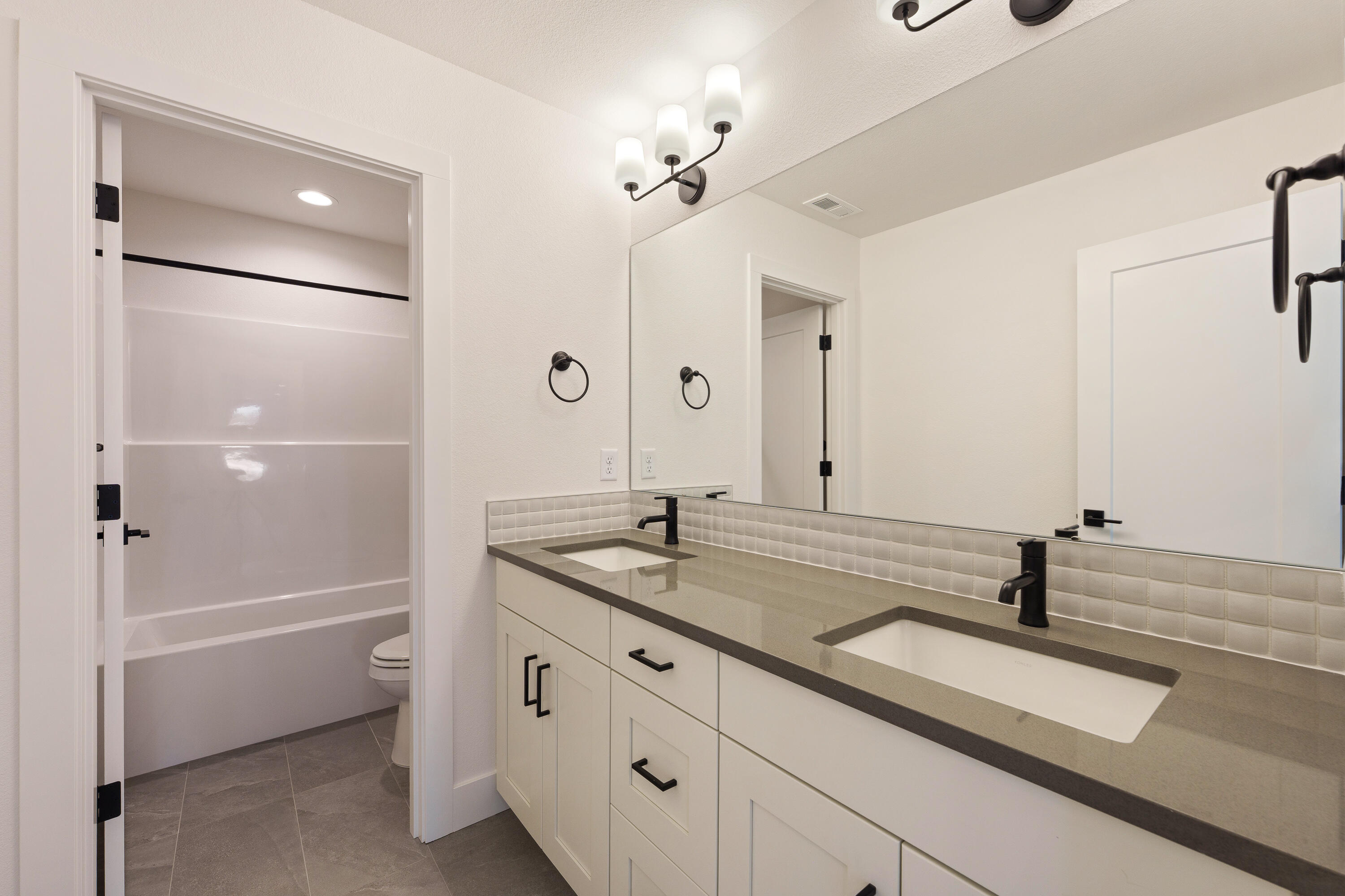 2761 NE Rainier Drive, Lot 32