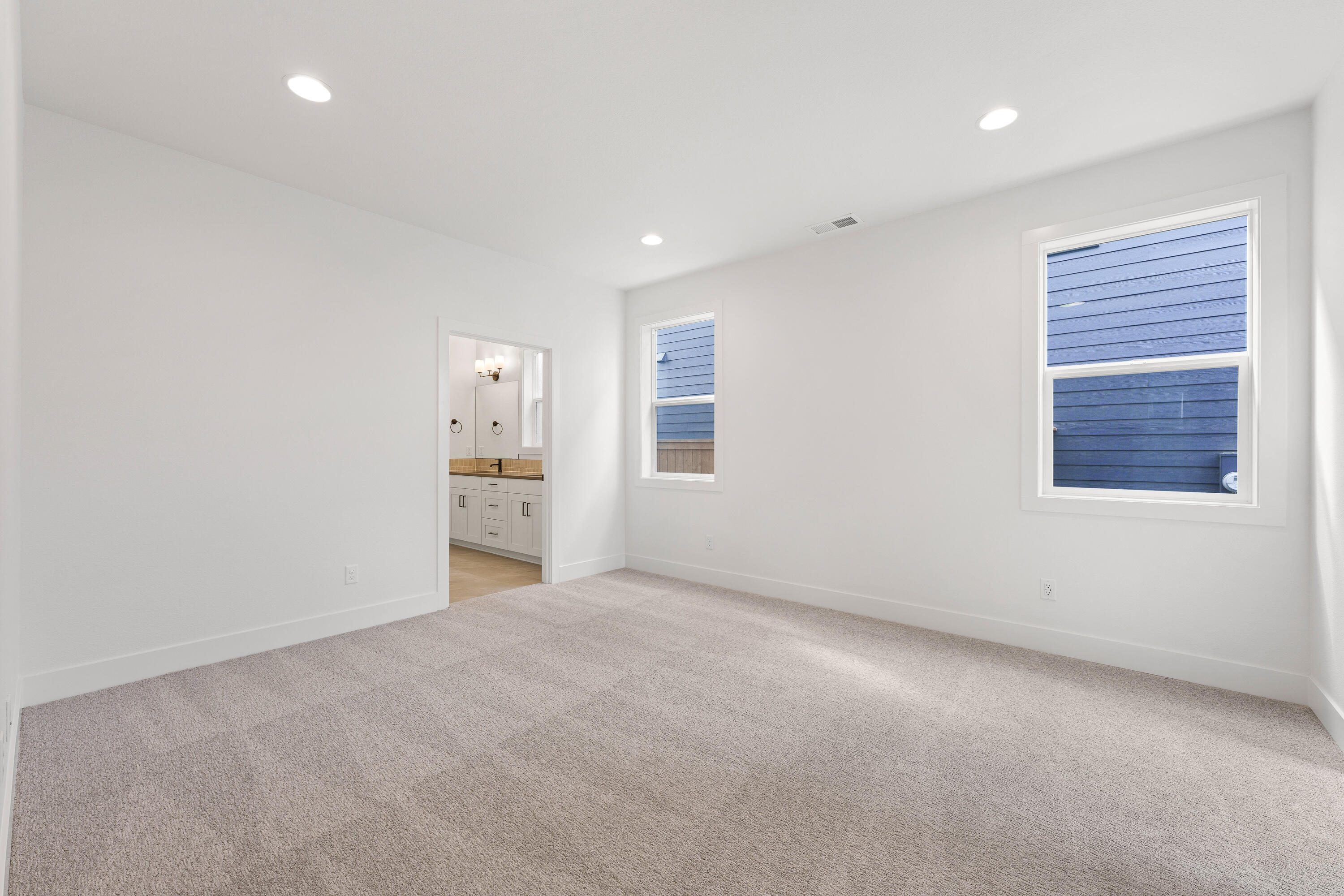 2761 NE Rainier Drive, Lot 32