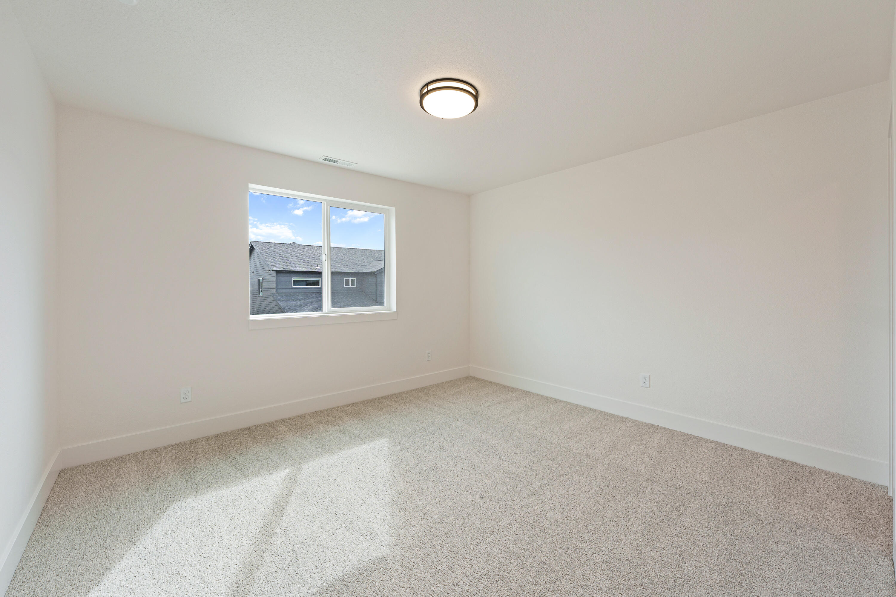 2761 NE Rainier Drive, Lot 32