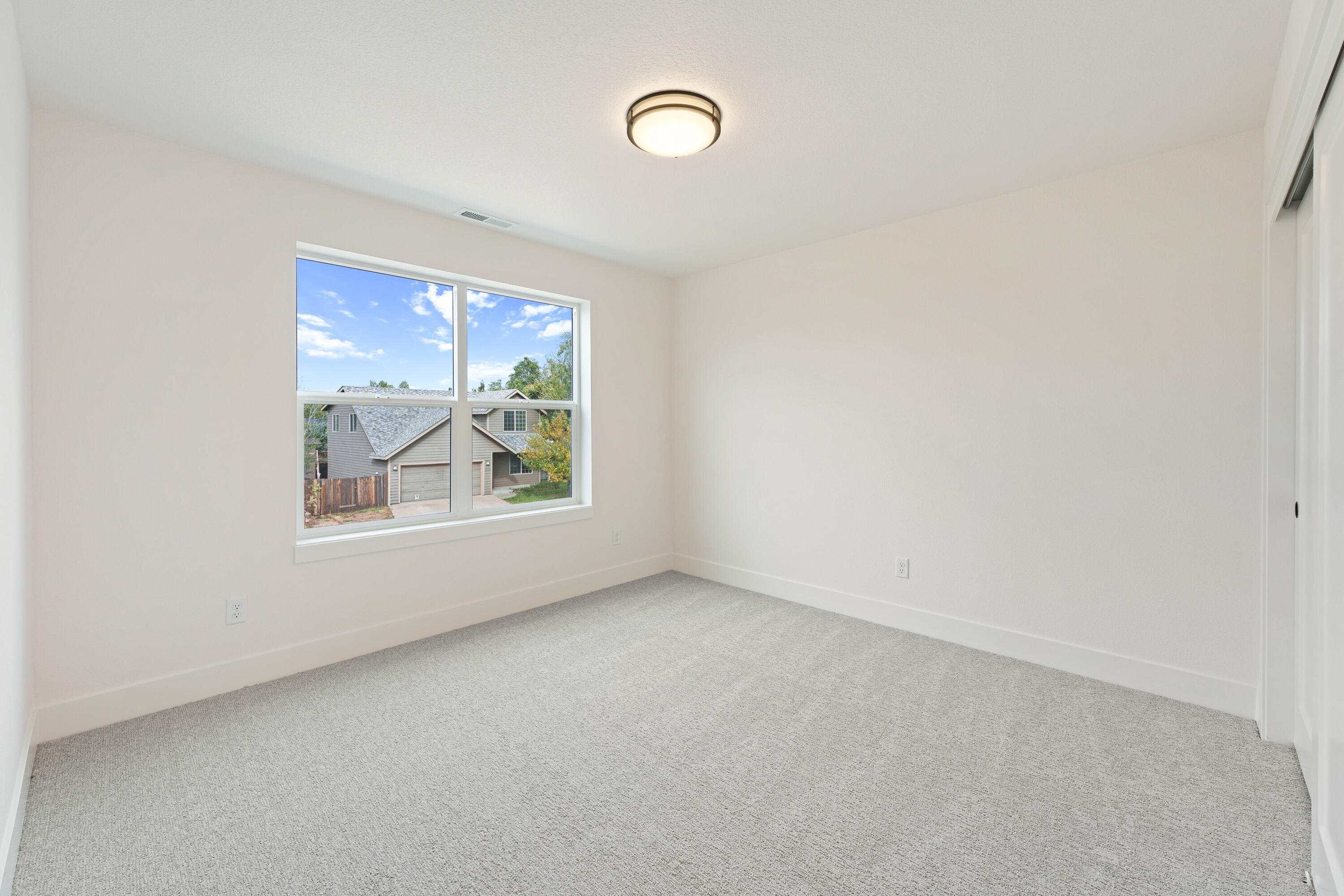 2761 NE Rainier Drive, Lot 32